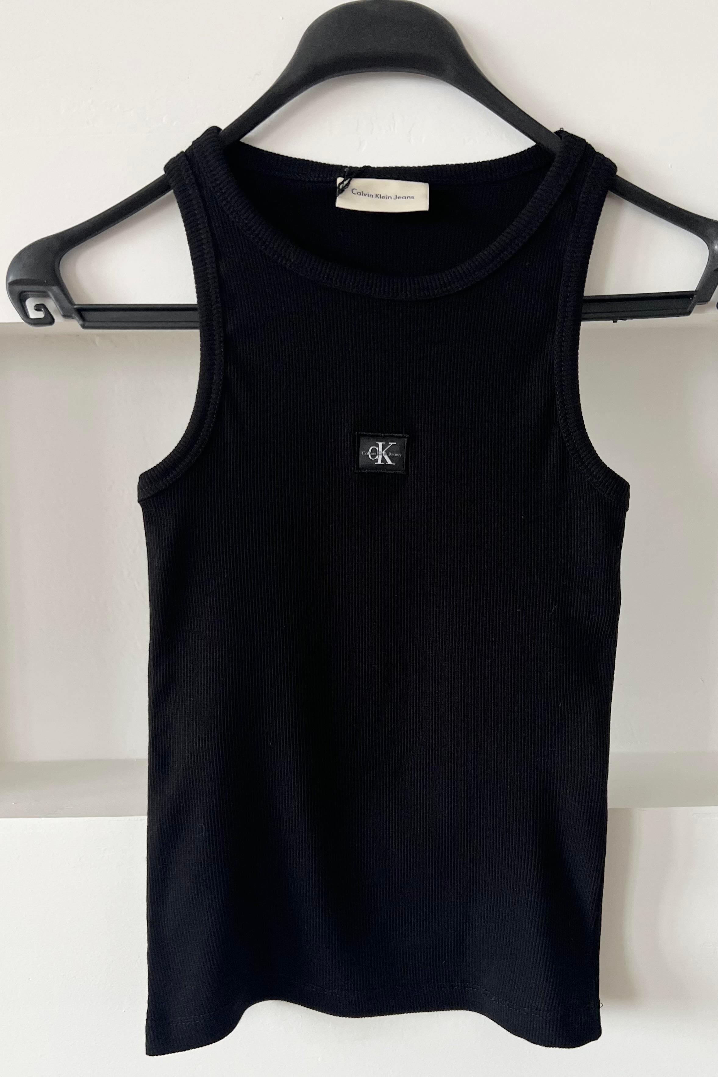 Siyah Mini Arma Logolu Kolsuz Tshirt uygun fiyatlarda www.butikhola.com adresinde