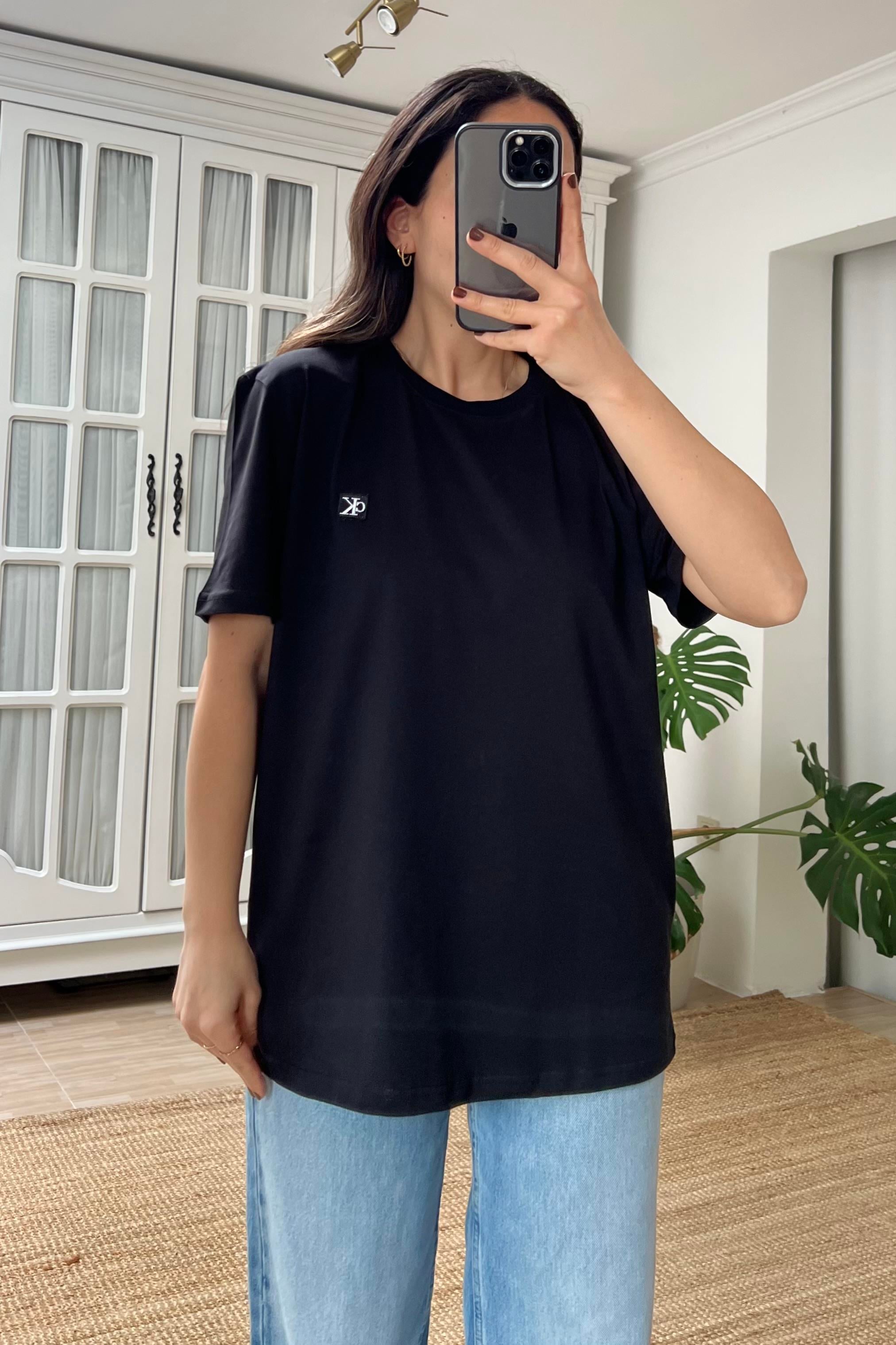 Siyah Mini Logolu Oversize Tshirt uygun fiyatlarda www.butikhola.com adresinde