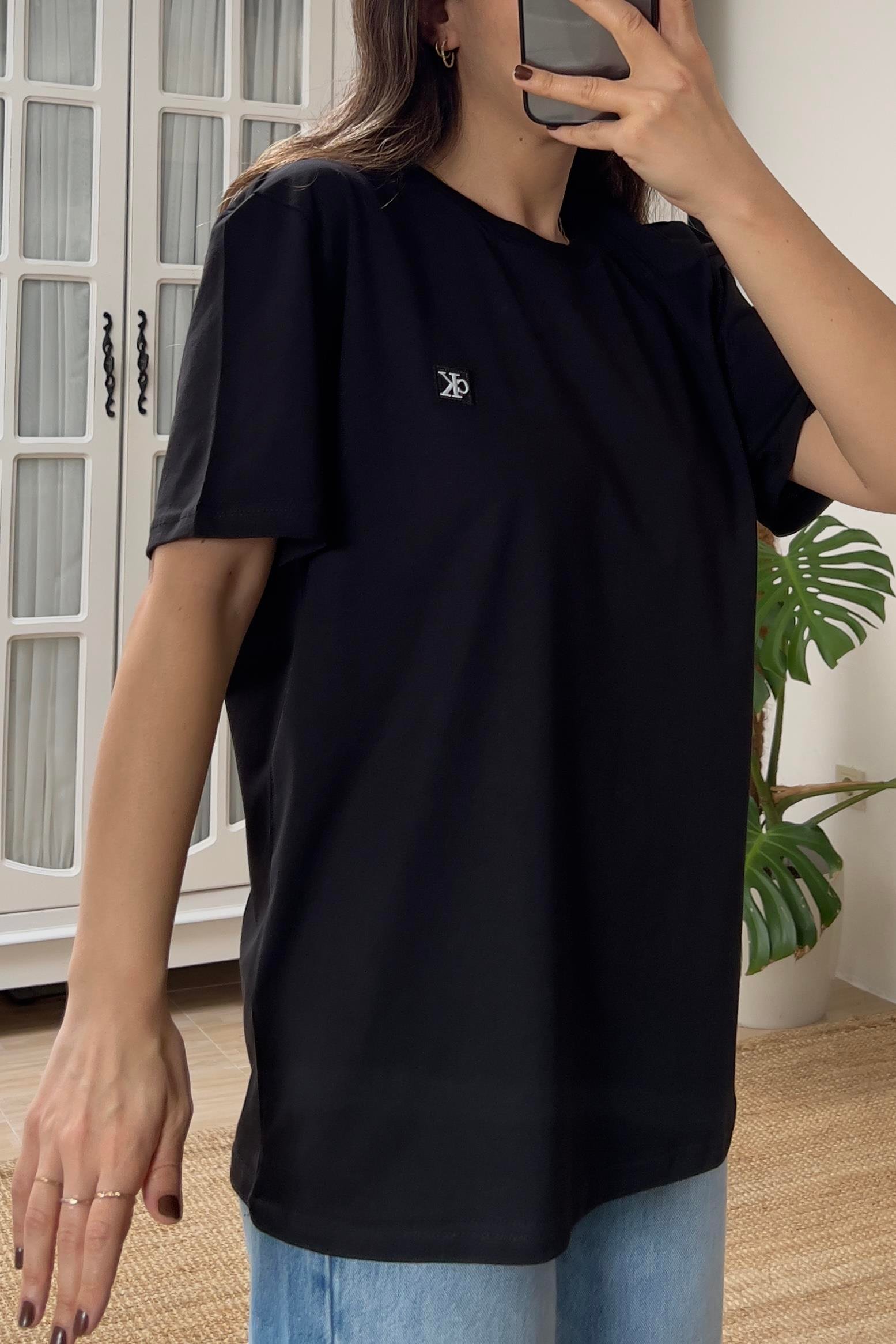 Siyah Mini Logolu Oversize Tshirt uygun fiyatlarda www.butikhola.com adresinde