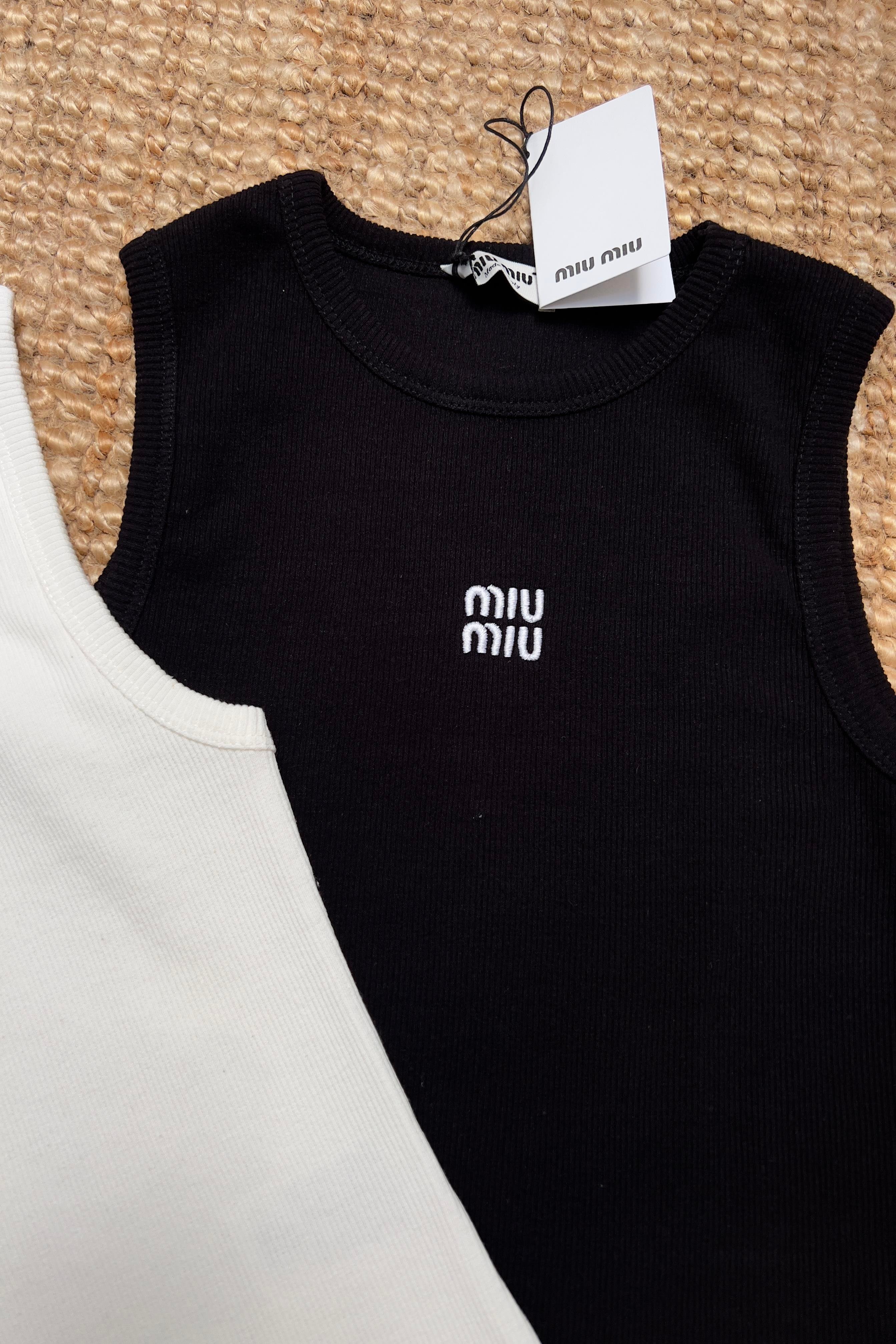 Siyah Miu Logolu Kolsuz Tshirt uygun fiyatlarda www.butikhola.com adresinde
