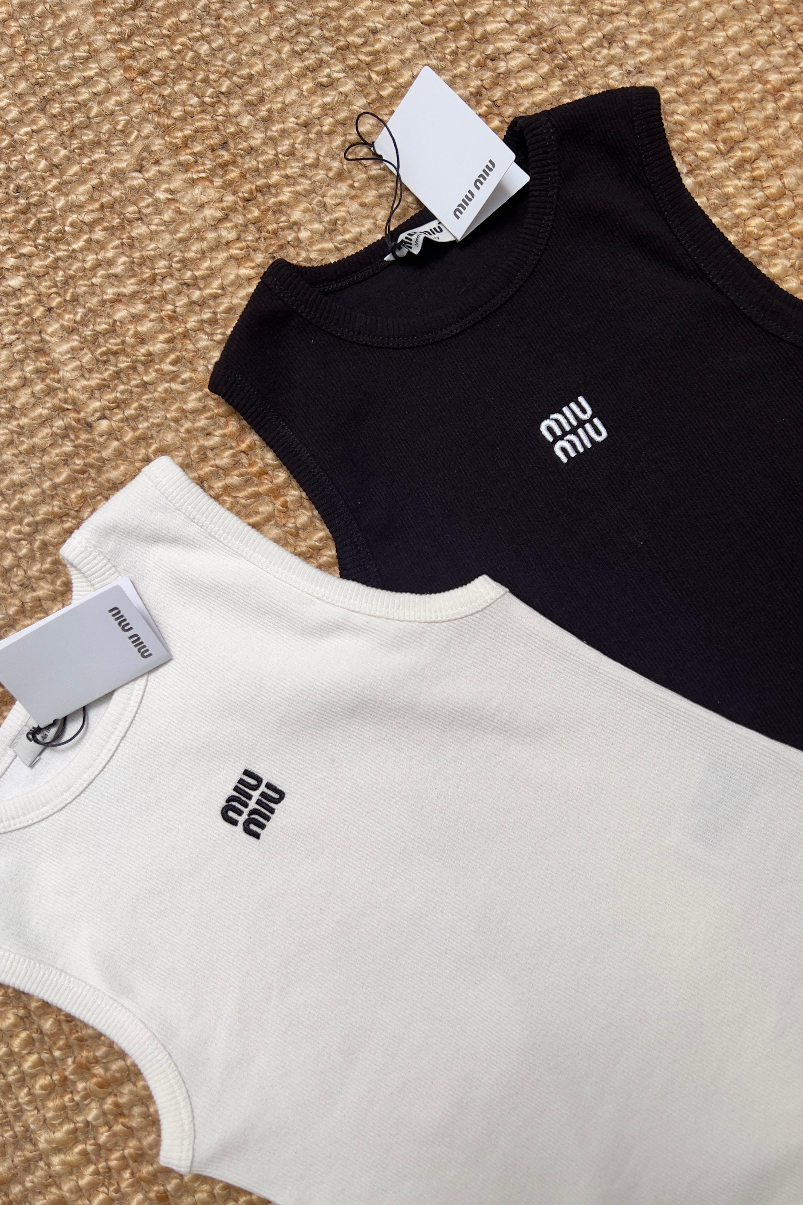 Siyah Miu Logolu Kolsuz Tshirt uygun fiyatlarda www.butikhola.com adresinde