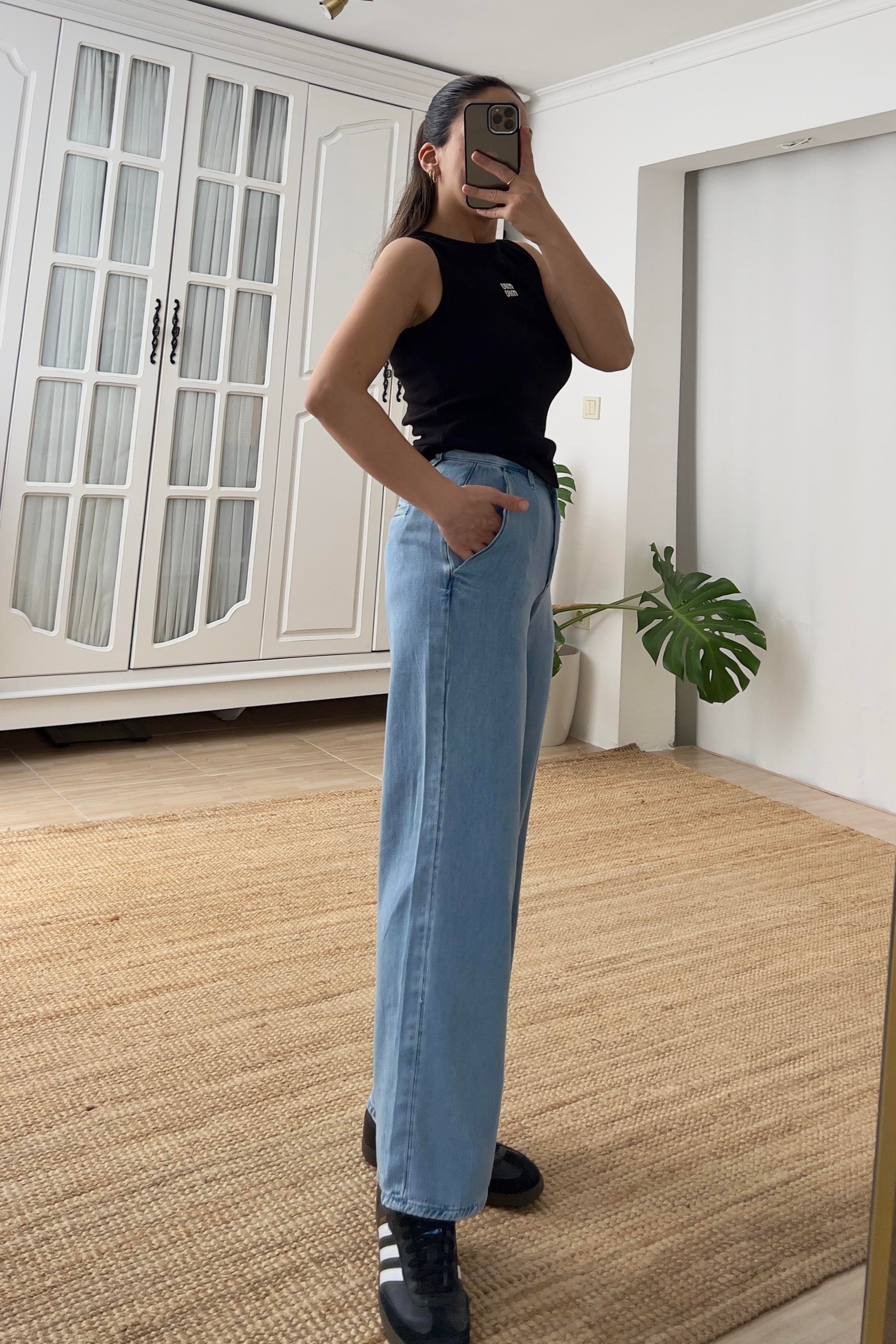 Siyah Miu Logolu Kolsuz Tshirt uygun fiyatlarda www.butikhola.com adresinde