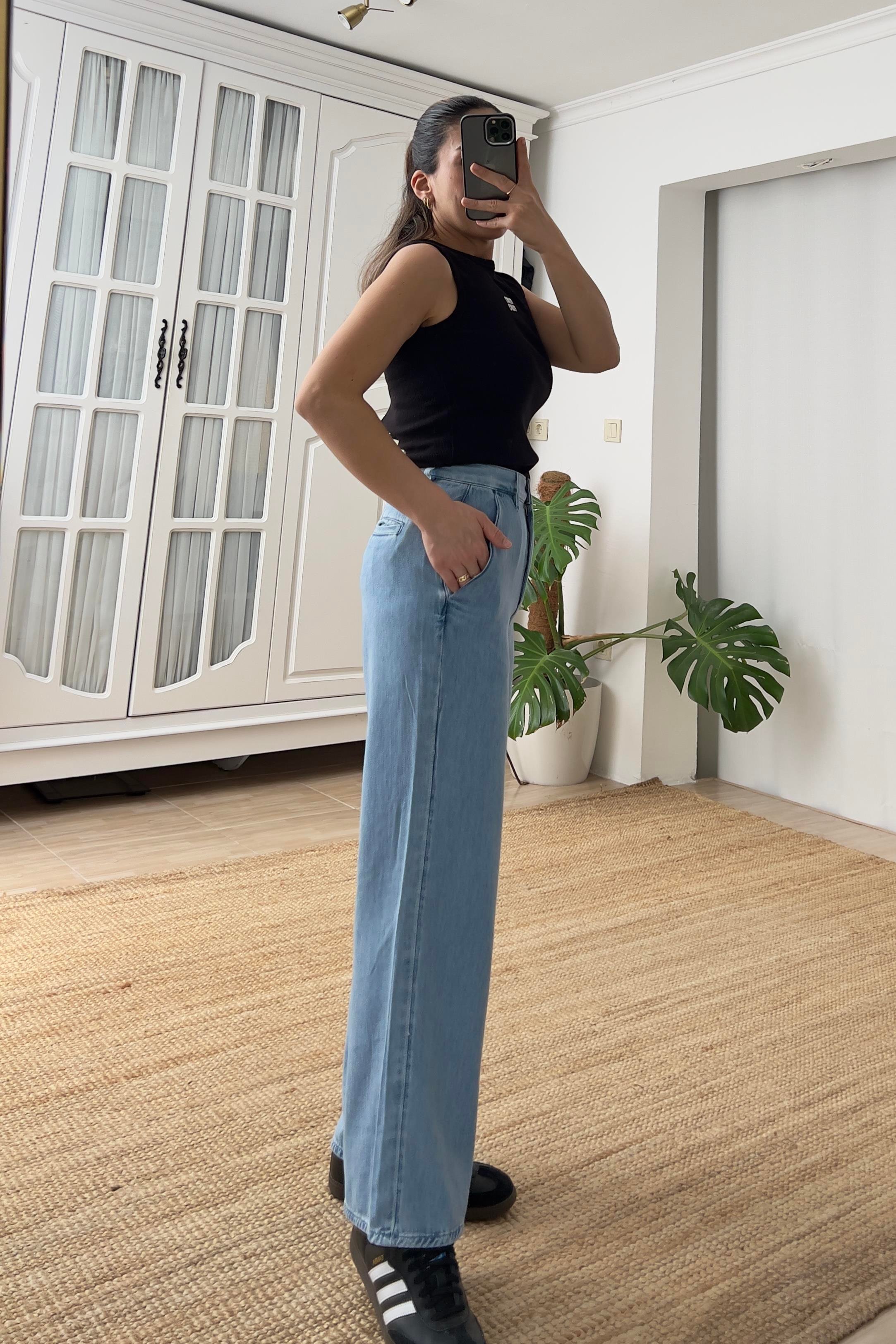 Siyah Miu Logolu Kolsuz Tshirt uygun fiyatlarda www.butikhola.com adresinde
