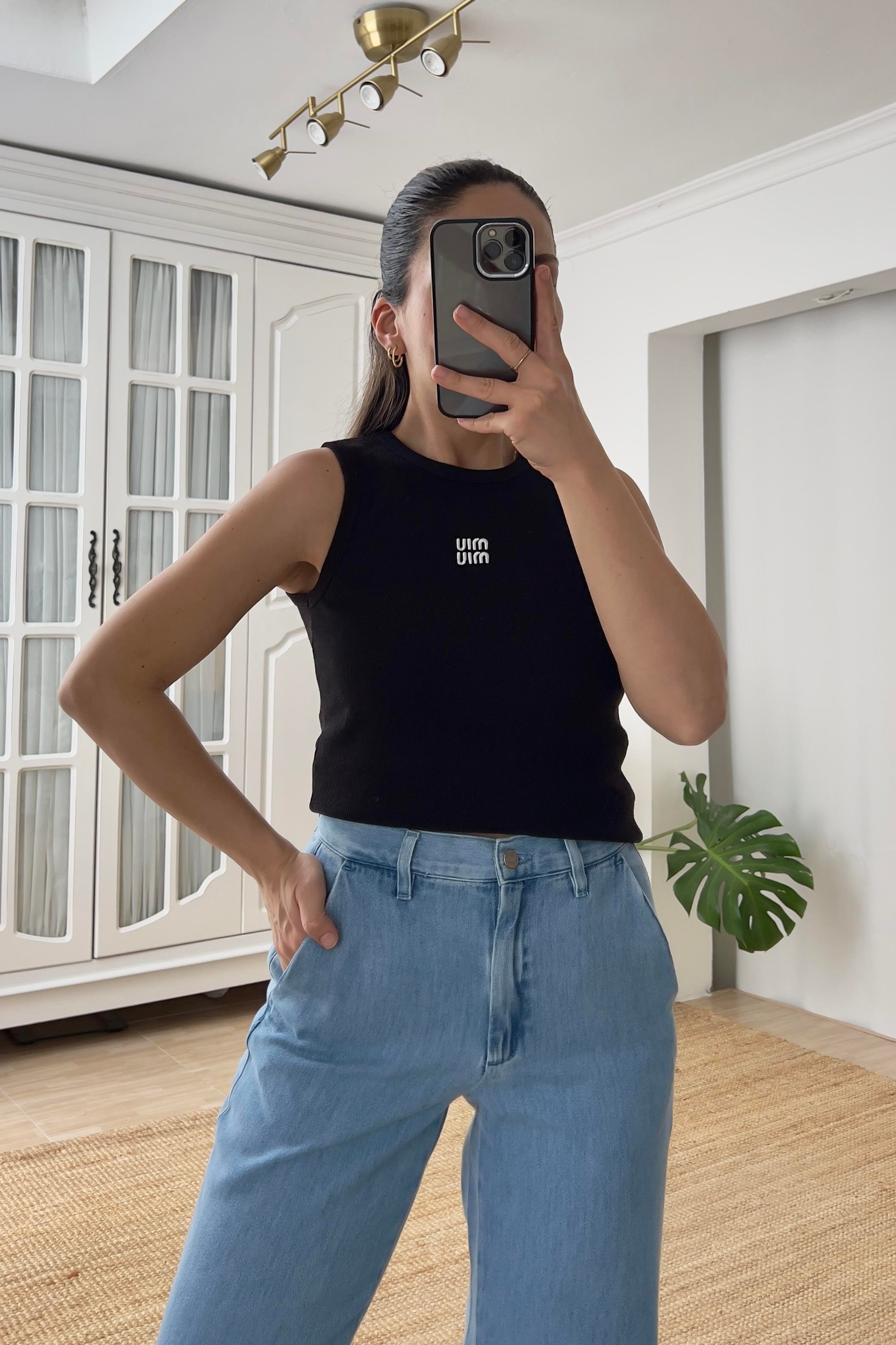 Siyah Miu Logolu Kolsuz Tshirt uygun fiyatlarda www.butikhola.com adresinde