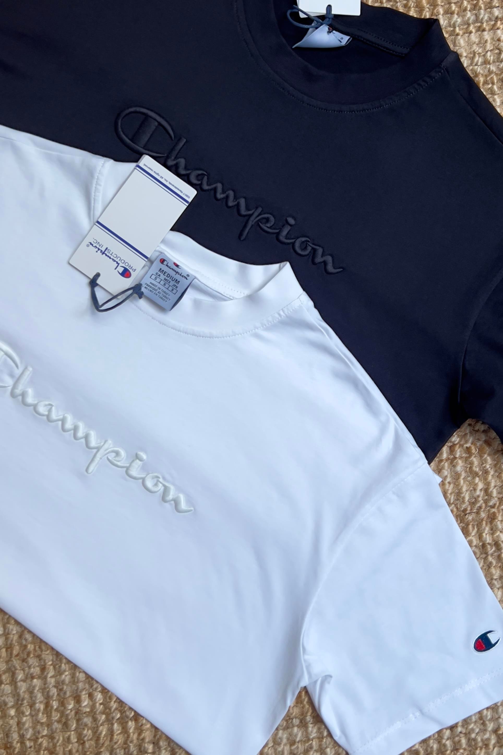 Siyah Nakışlı Logolu Oversize Tshirt uygun fiyatlarda www.butikhola.com adresinde