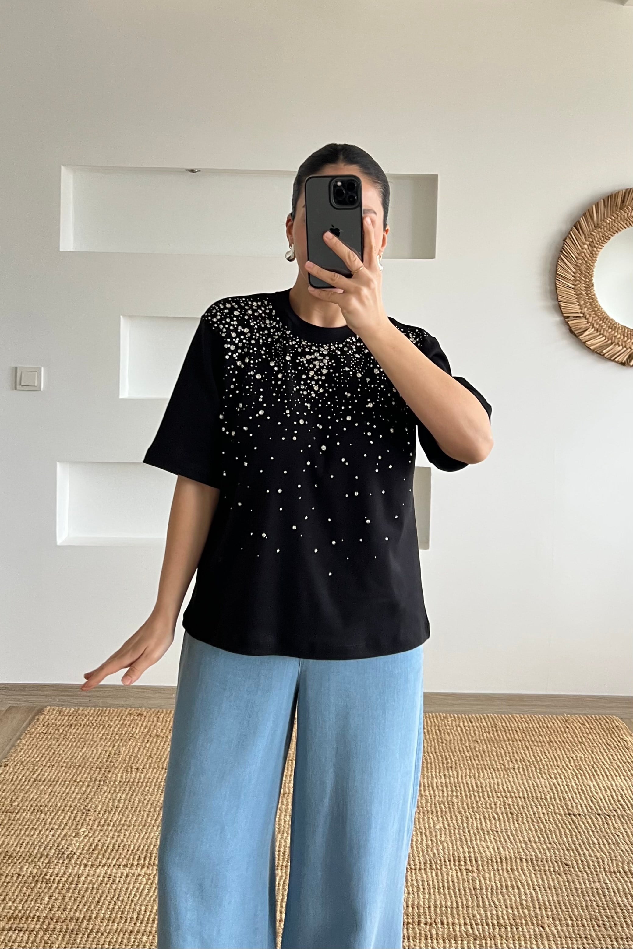 Siyah Önü Taşlı Çakımlı Tshirt uygun fiyatlarda www.butikhola.com adresinde