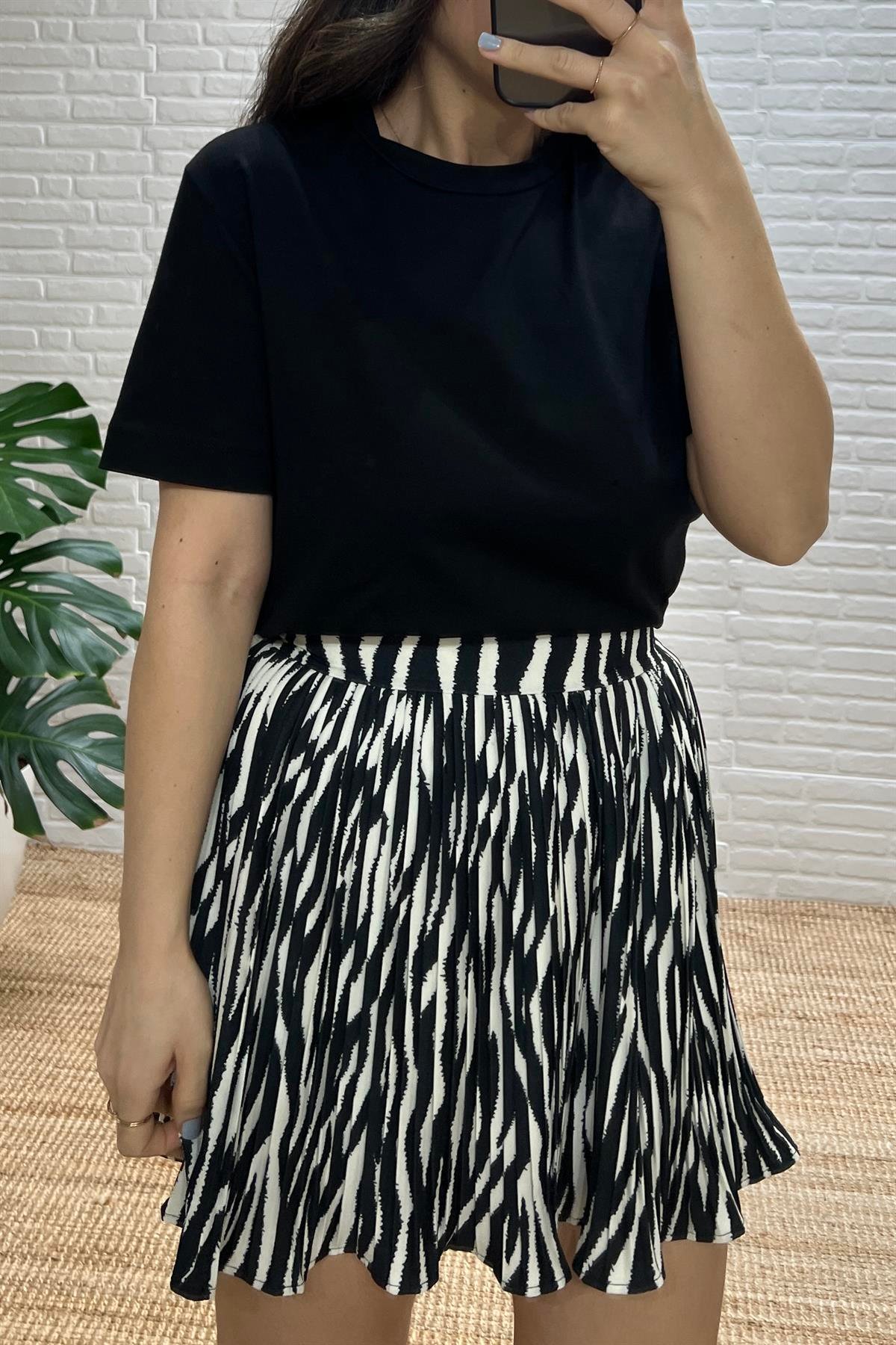 Siyah Orjinal Marka Likralı Basic Tshirt uygun fiyatlarda www.butikhola.com adresinde