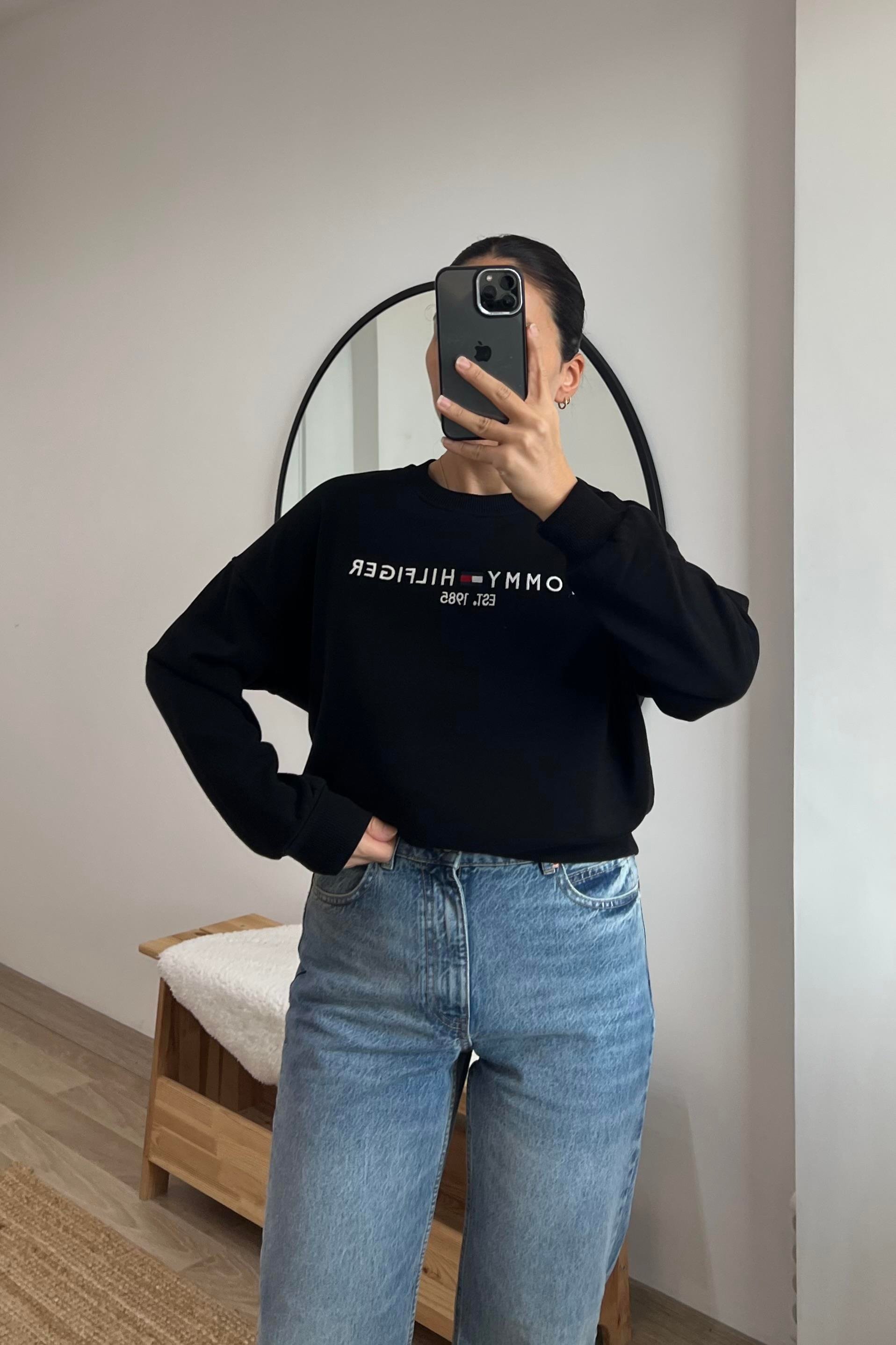 Siyah Oversize Logo Nakışlı Sweatshirt uygun fiyatlarda www.butikhola.com adresinde