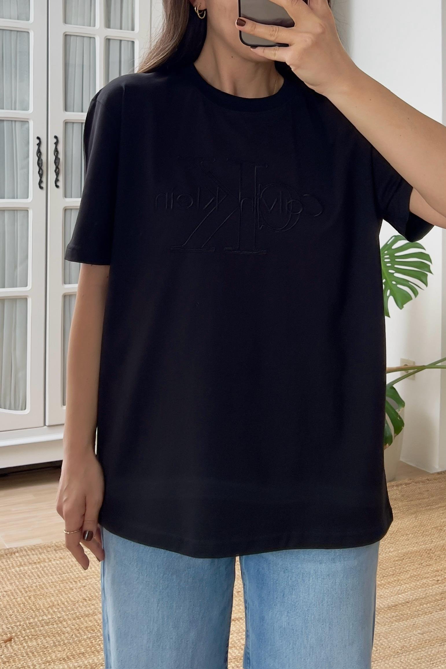 Siyah Oversize Logolu Nakışlı Tshirt uygun fiyatlarda www.butikhola.com adresinde