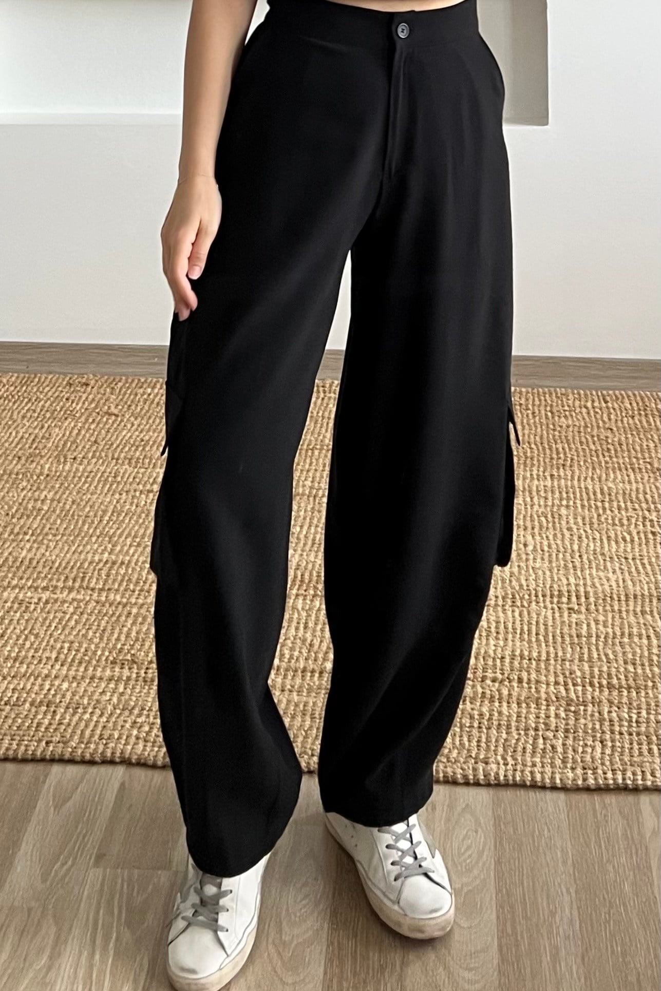Siyah Paçası Pensli Kargo Cep Pantolon uygun fiyatlarda www.butikhola.com adresinde