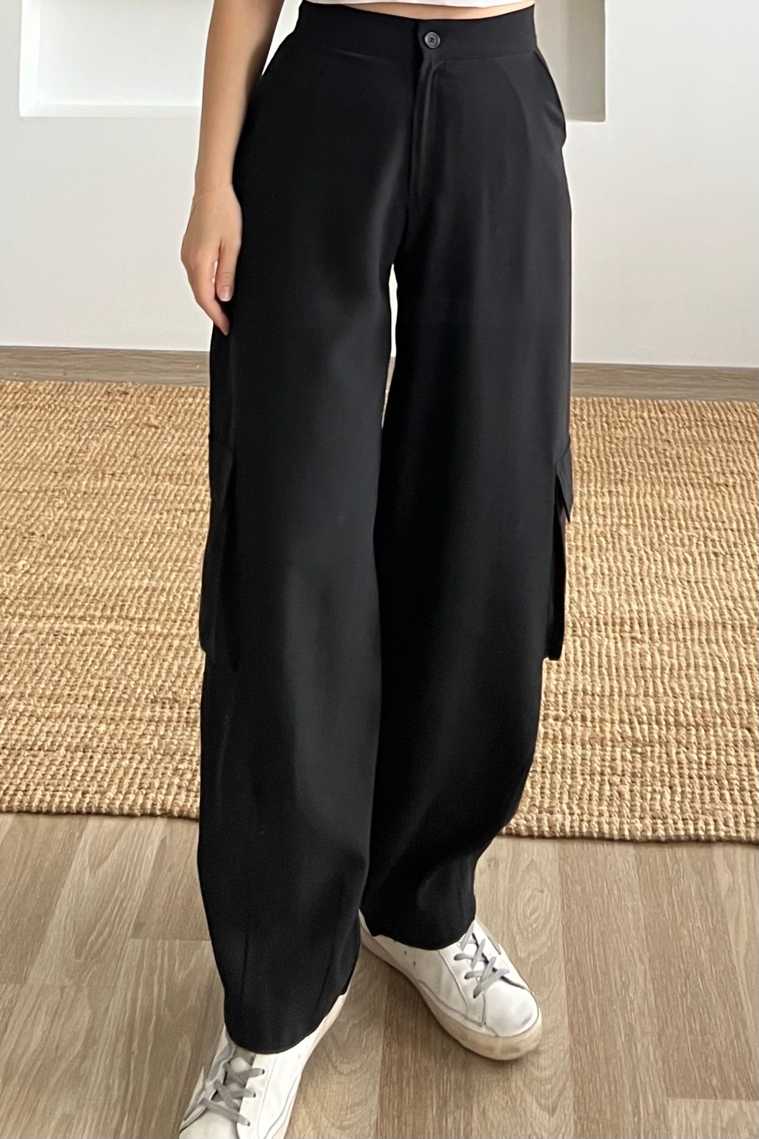 Siyah Paçası Pensli Kargo Cep Pantolon uygun fiyatlarda www.butikhola.com adresinde