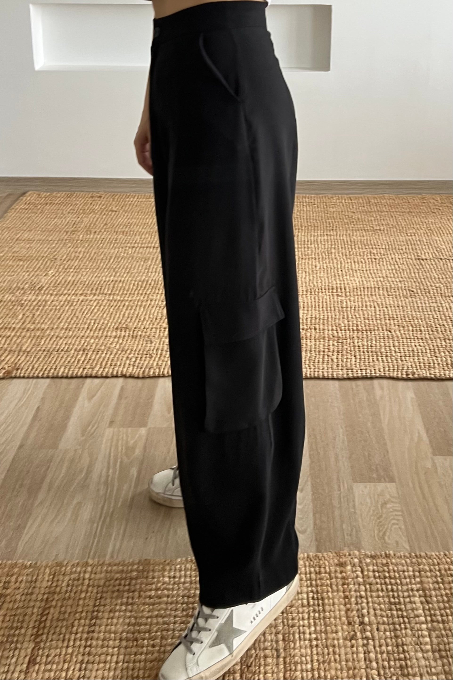 Siyah Paçası Pensli Kargo Cep Pantolon uygun fiyatlarda www.butikhola.com adresinde