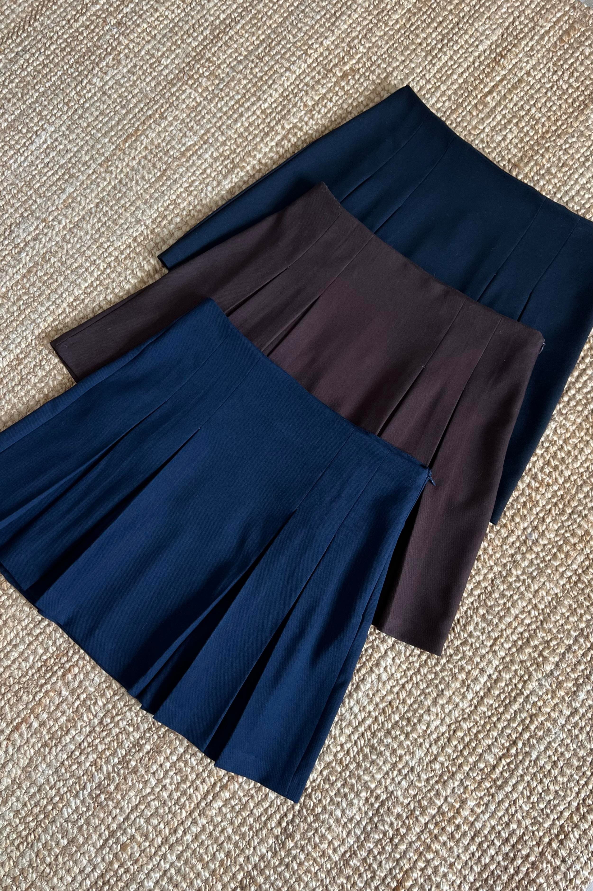 Siyah Pileli Premium Etek  uygun fiyatlarda www.butikhola.com adresinde