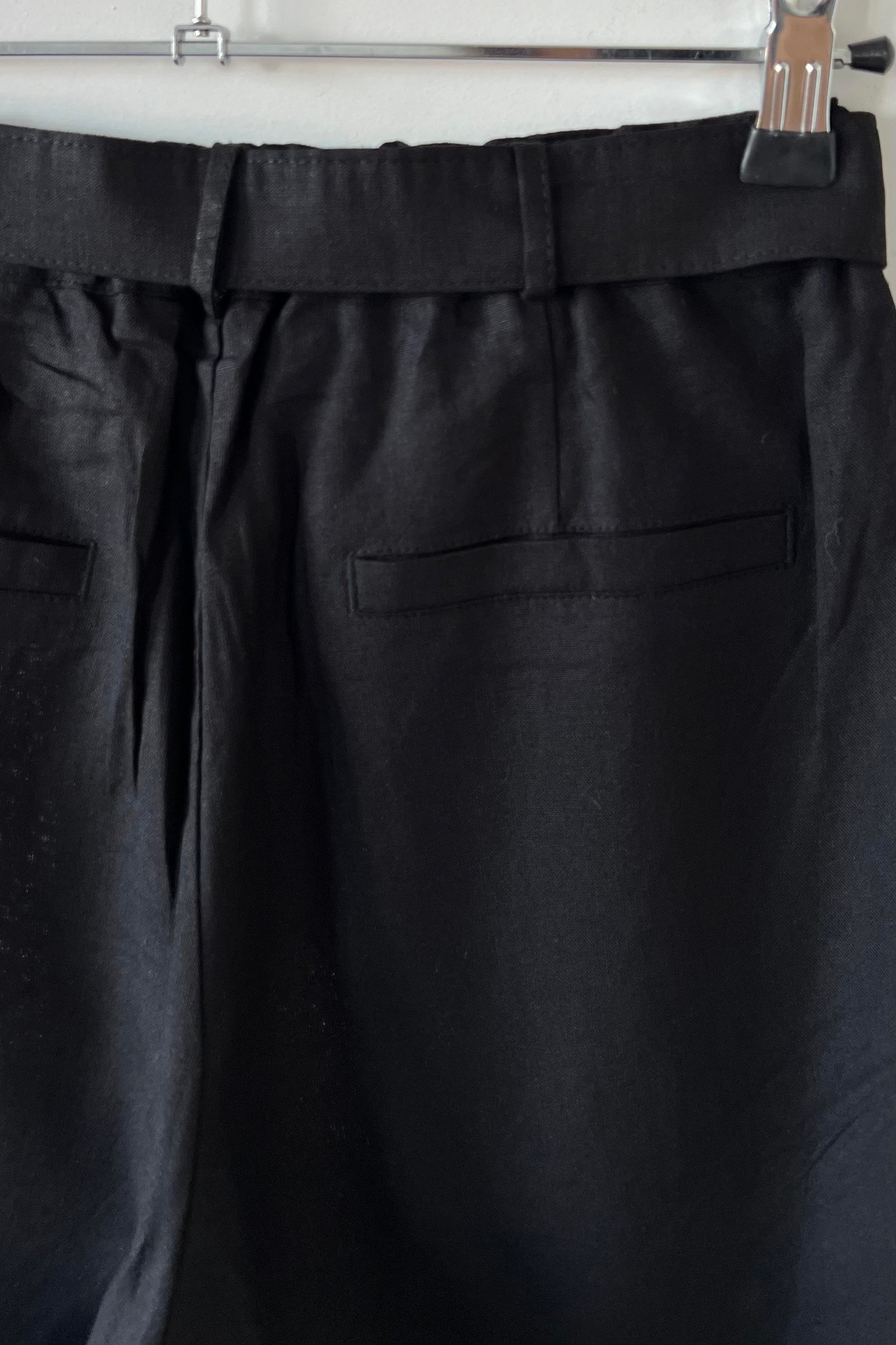 Siyah Şehir Boy Ham Keten Şort uygun fiyatlarda www.butikhola.com adresinde