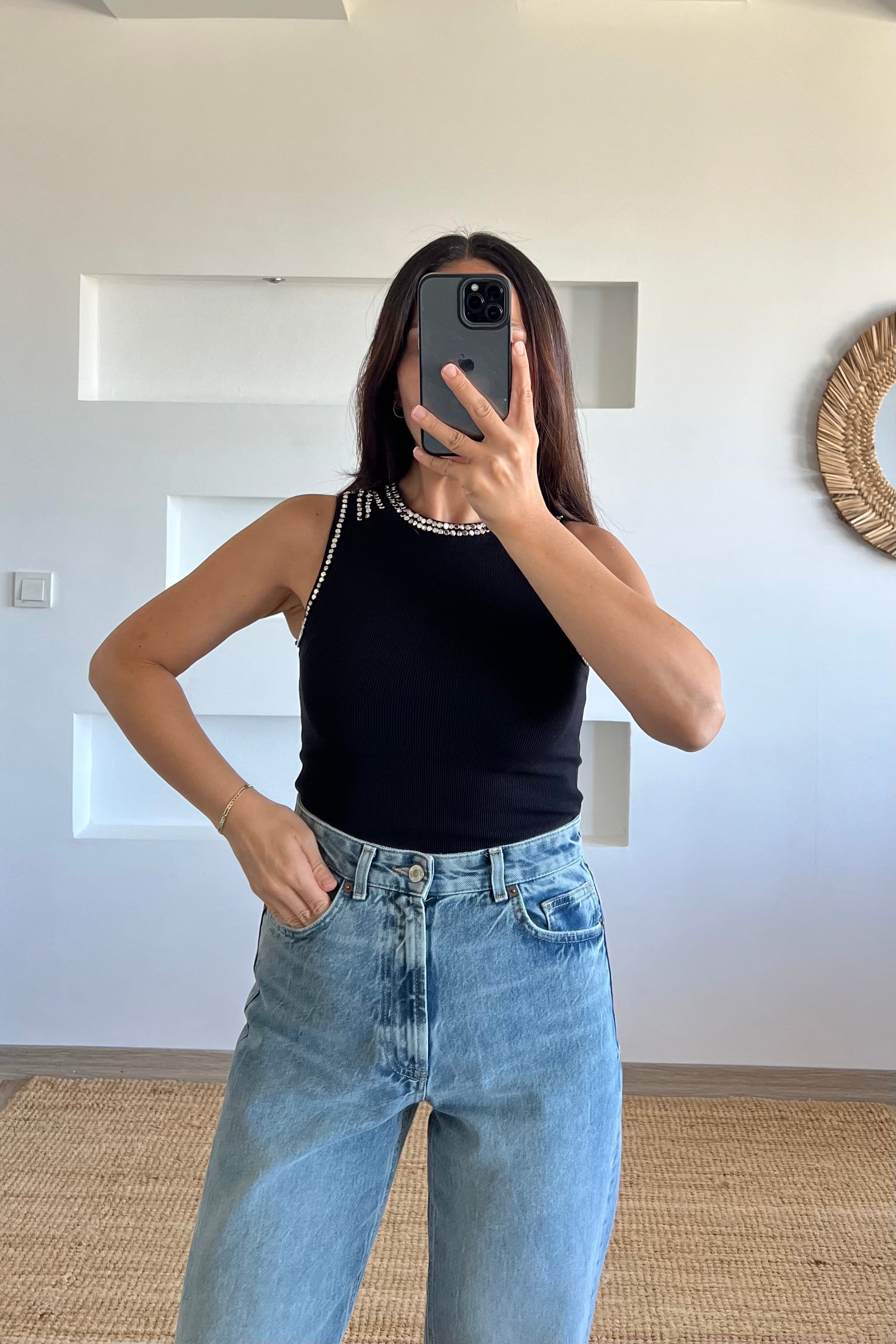 Siyah Taş Çakımlı Fitilli Kolsuz Tshirt uygun fiyatlarda www.butikhola.com adresinde