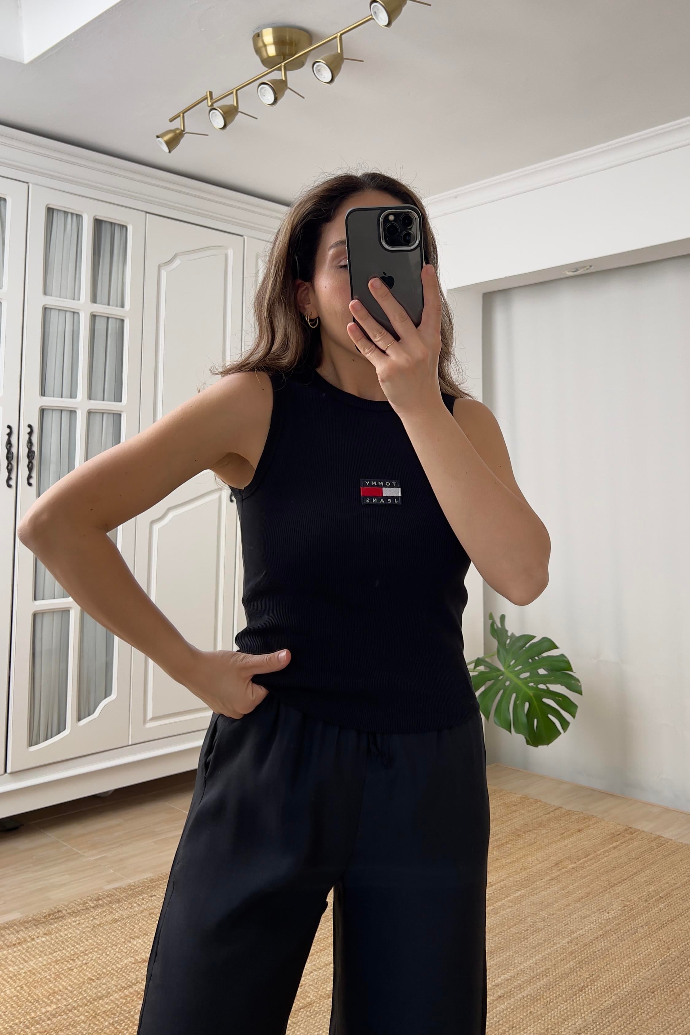 Siyah TH Arma Nakışlı Kolsuz Tshirt uygun fiyatlarda www.butikhola.com adresinde