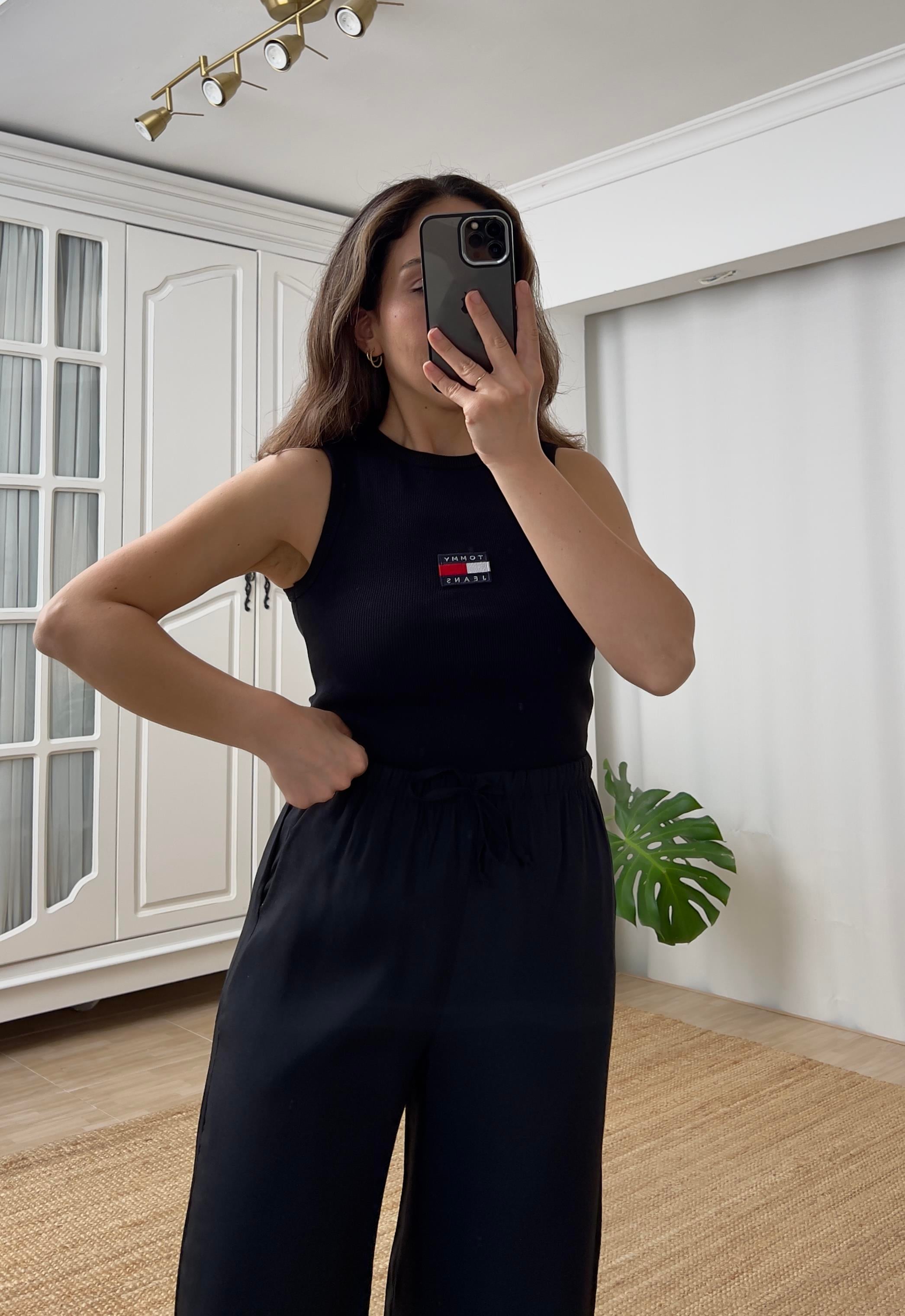 Siyah TH Arma Nakışlı Kolsuz Tshirt uygun fiyatlarda www.butikhola.com adresinde