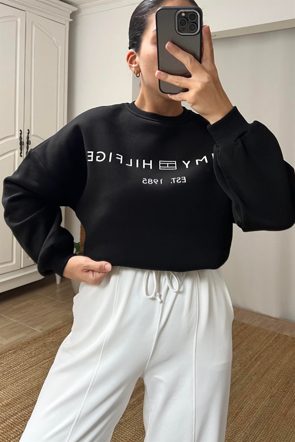 Siyah Tommy Sweatshirt uygun fiyatlarda www.butikhola.com adresinde