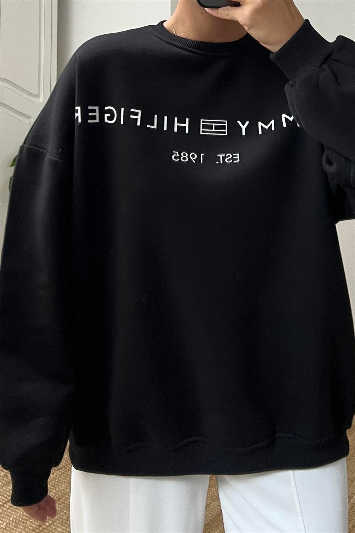 Siyah Tommy Sweatshirt uygun fiyatlarda www.butikhola.com adresinde