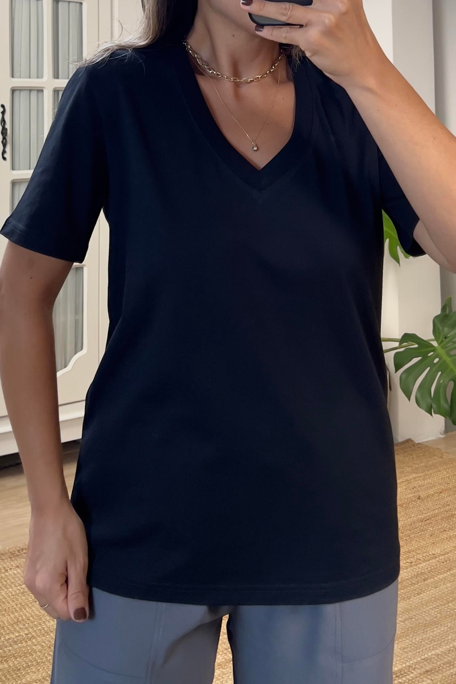 Siyah V Yaka Organik Pamuklu Basic Tshirt uygun fiyatlarda www.butikhola.com adresinde