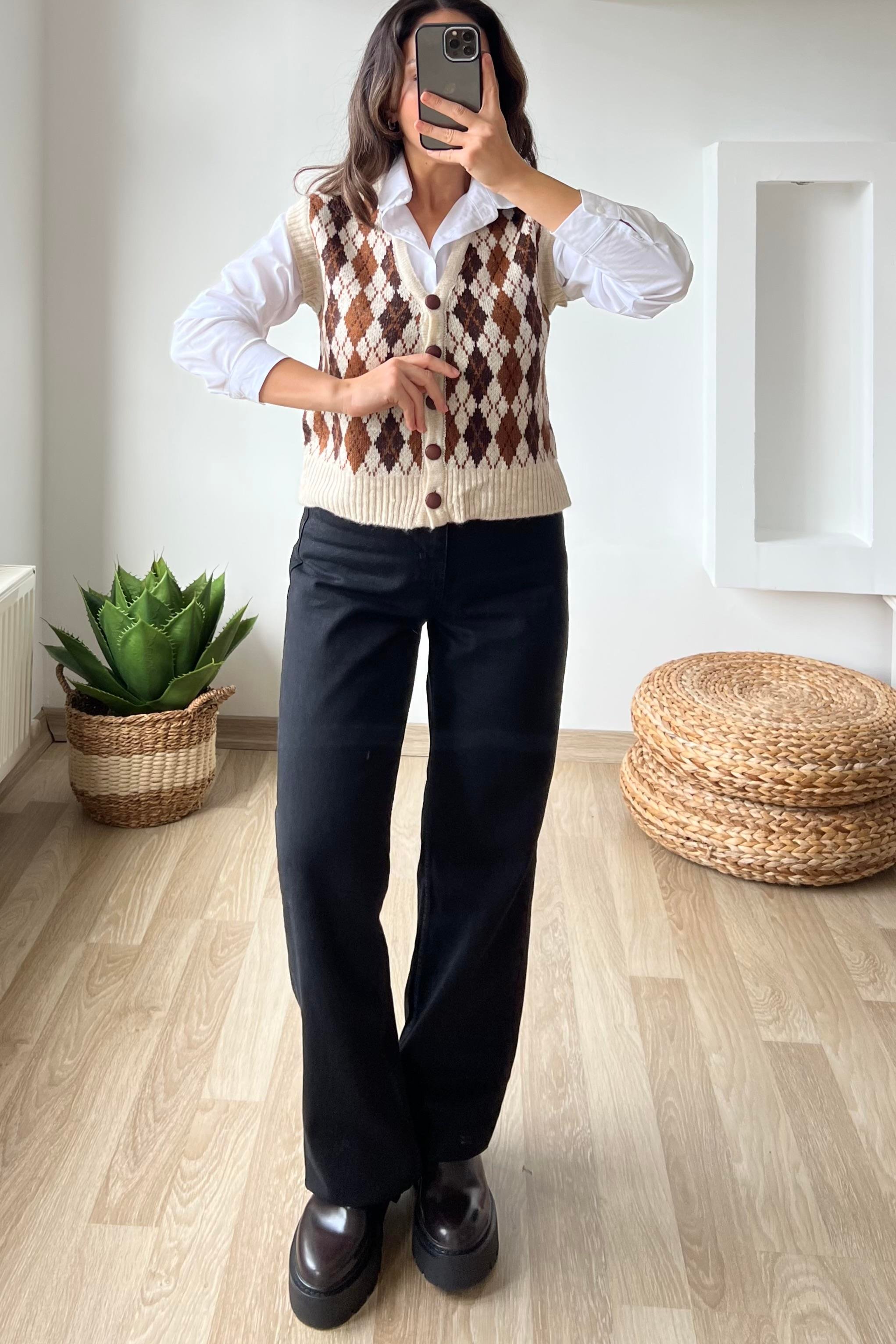 Siyah Yıkamalı Straight Fit Kesik Paça Jean  uygun fiyatlarda www.butikhola.com adresinde