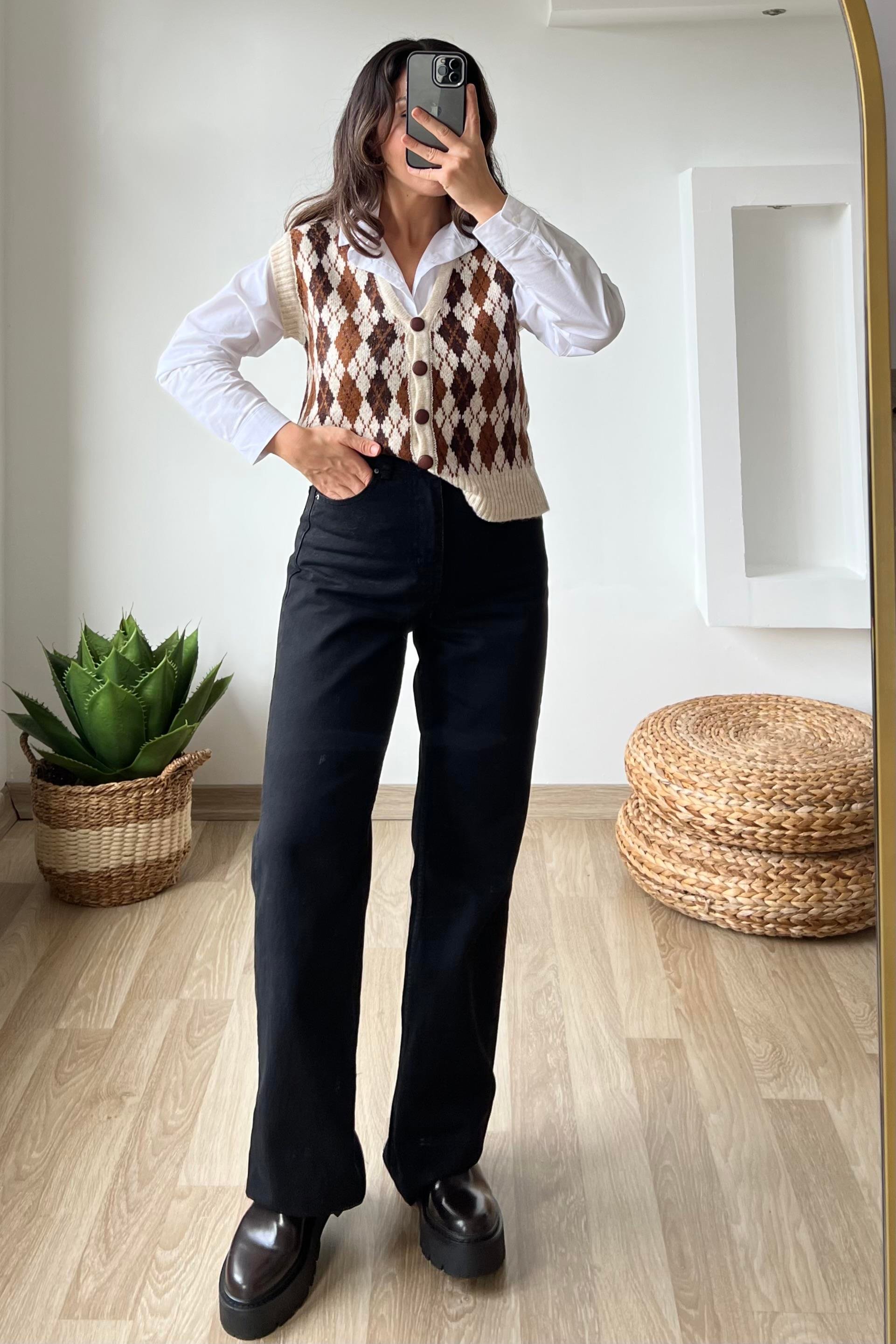 Siyah Yıkamalı Straight Fit Kesik Paça Jean  uygun fiyatlarda www.butikhola.com adresinde