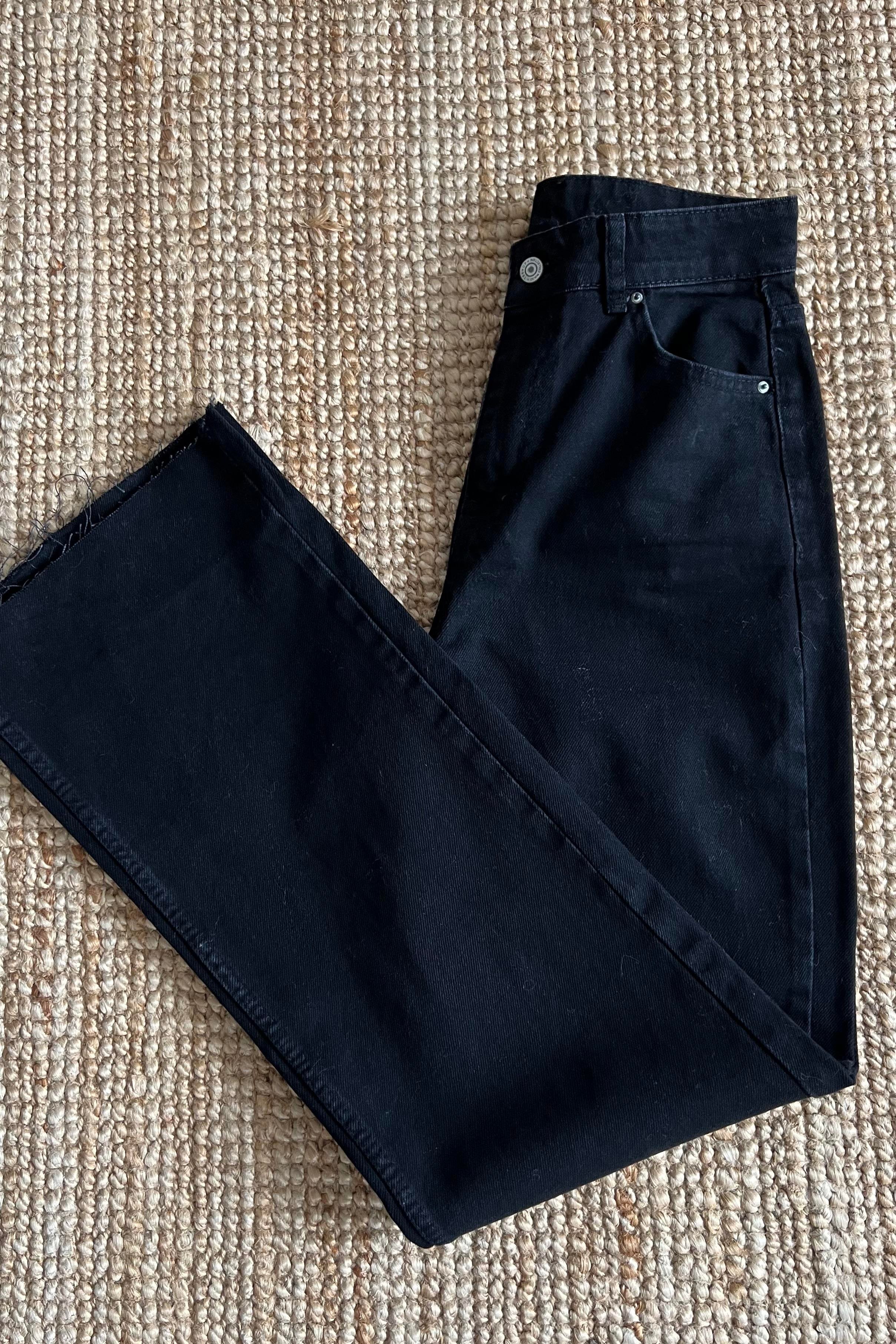 Siyah Yıkamalı Straight Fit Kesik Paça Jean  uygun fiyatlarda www.butikhola.com adresinde