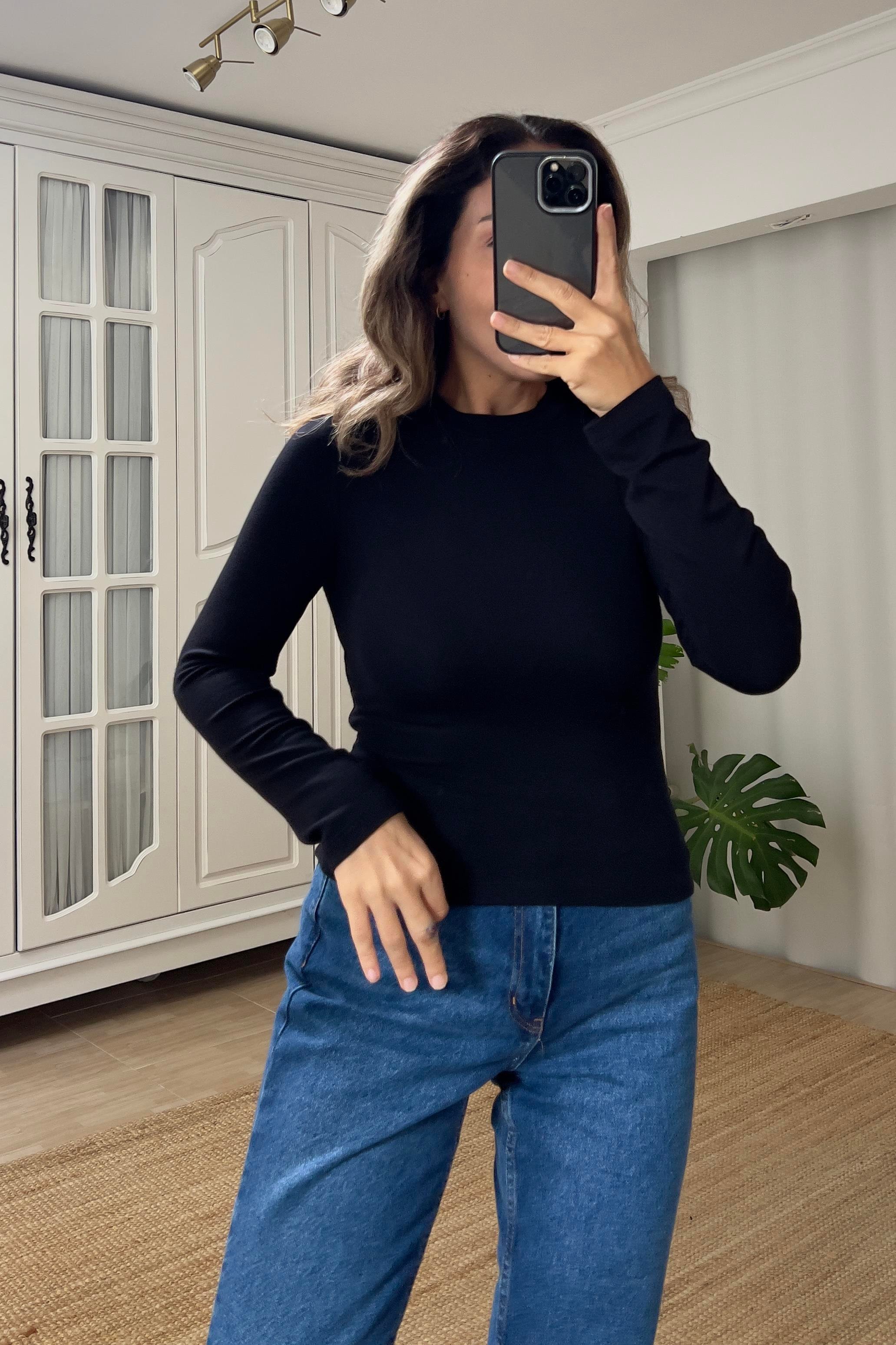 Siyah Yumuşak Dokulu Bluz  uygun fiyatlarda www.butikhola.com adresinde