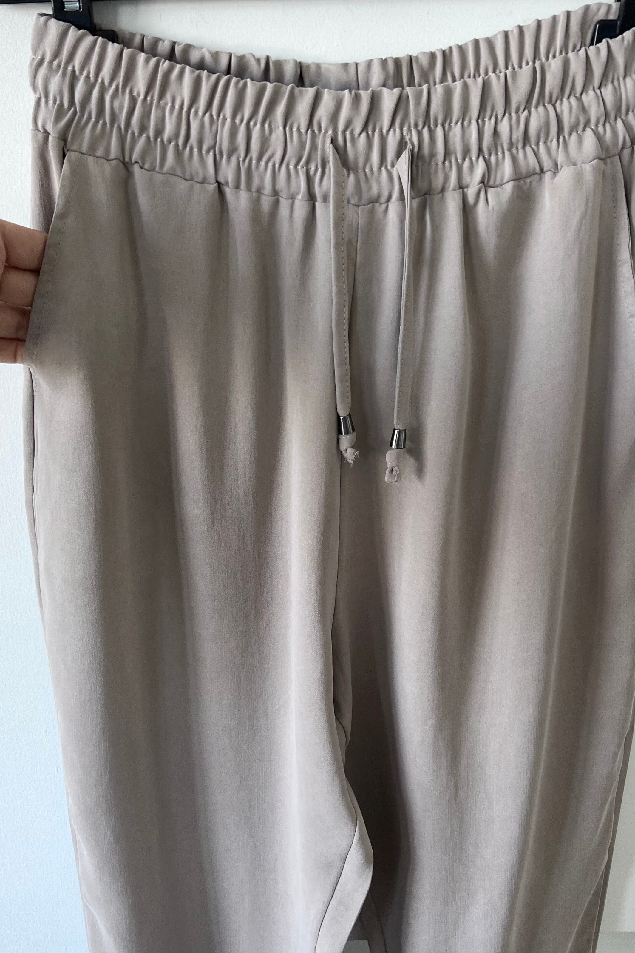 Taş Rengi Beli İplli Havuç Kesim Tensel Pantolon uygun fiyatlarda www.butikhola.com adresinde