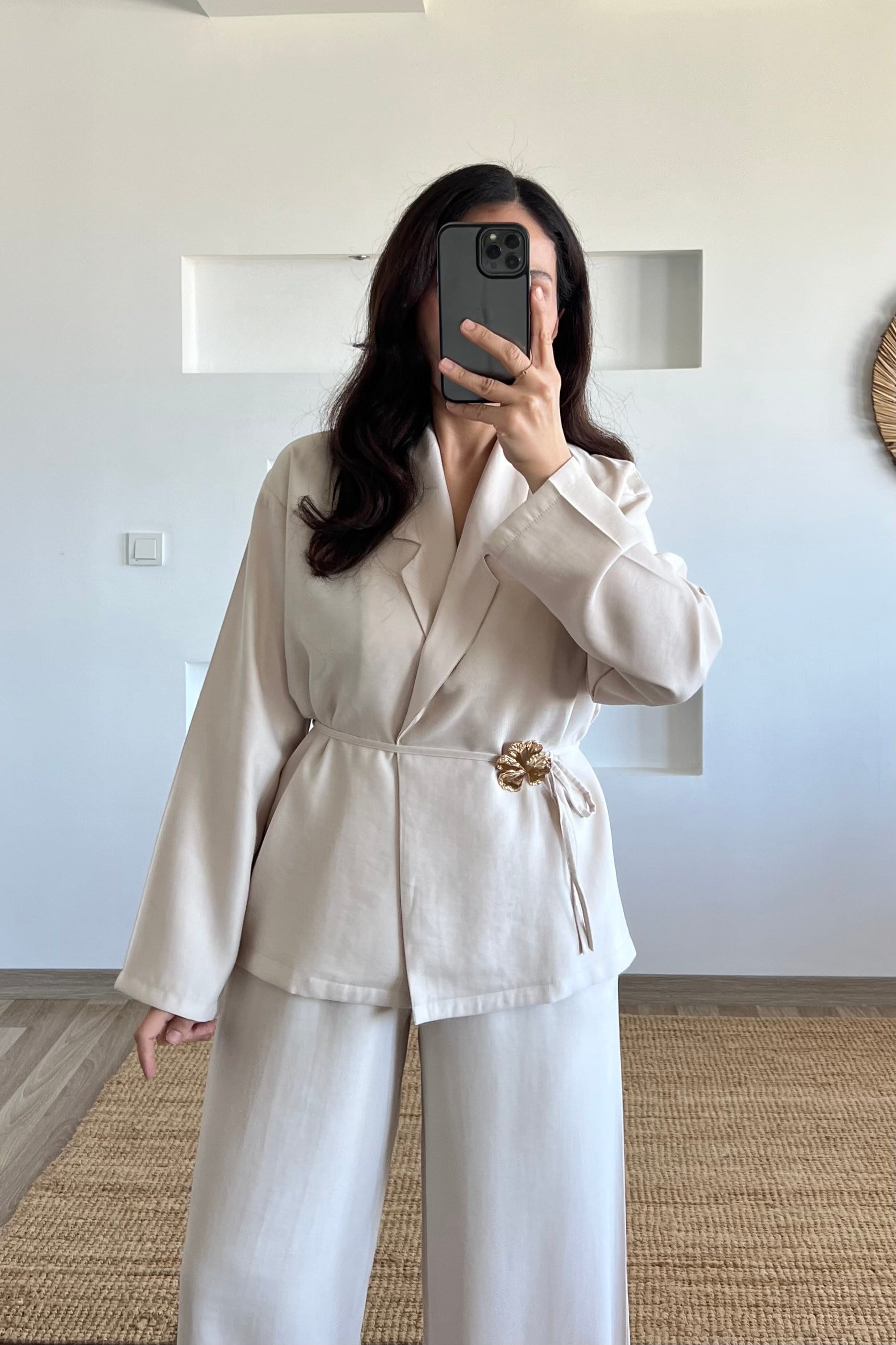Taş Rengi Çıkarılabilir Broşlu Kimono Pantolon Takım uygun fiyatlarda www.butikhola.com adresinde