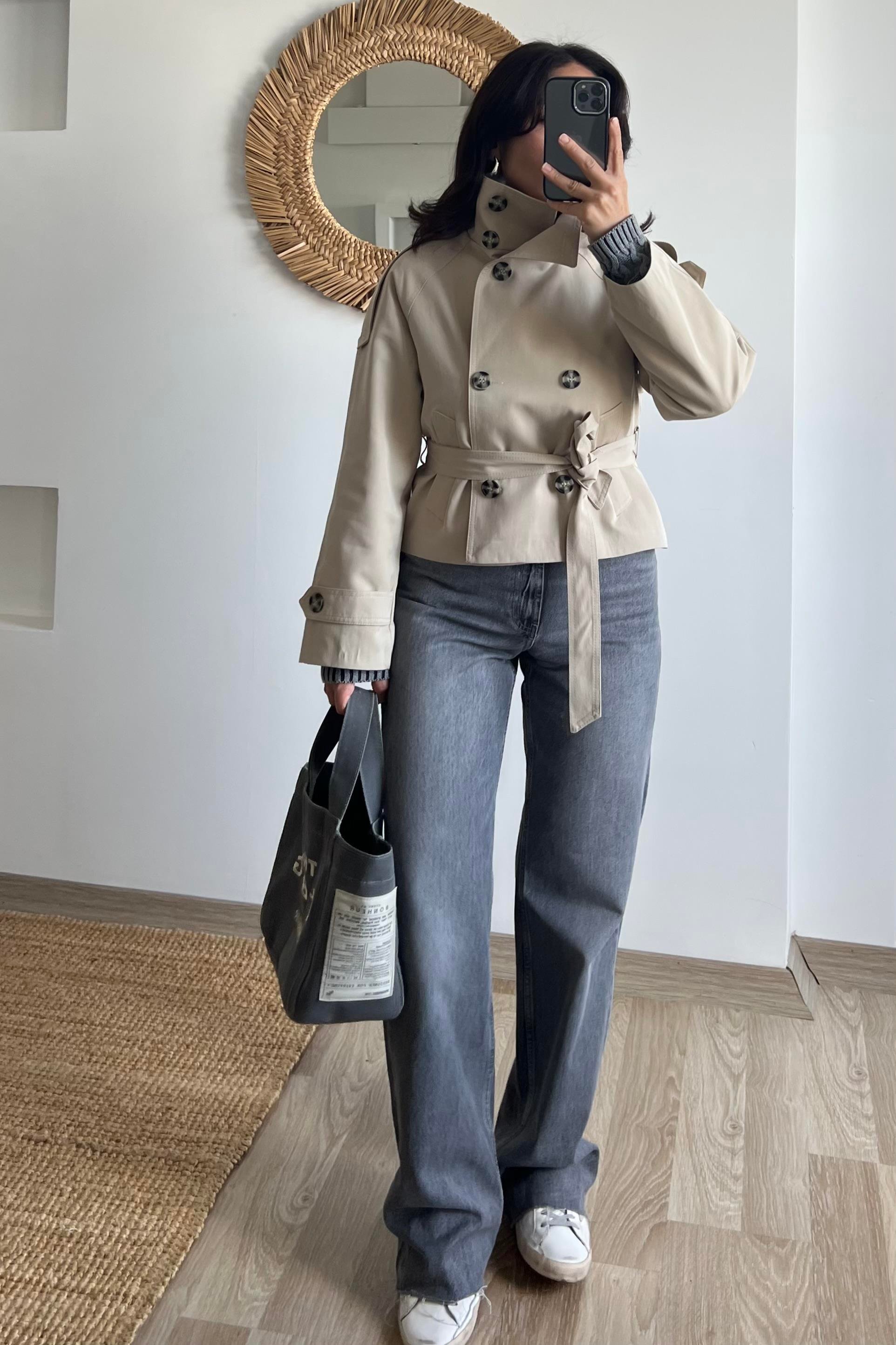 Taş Rengi Dik Yaka Kuşaklı Kısa Trençkot uygun fiyatlarda www.butikhola.com adresinde