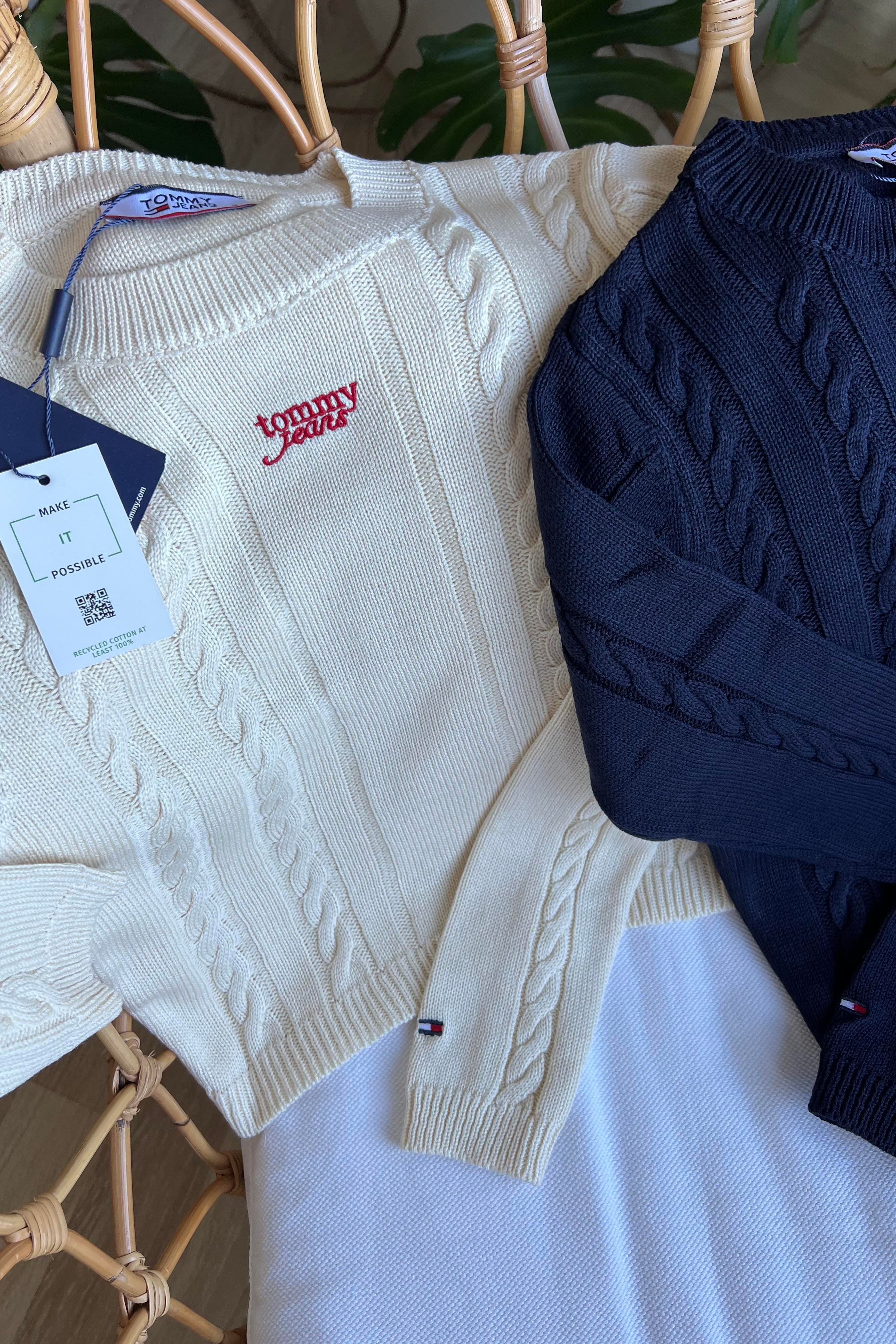 TH Bej Logo Detaylı Mevsimlik Triko uygun fiyatlarda www.butikhola.com adresinde