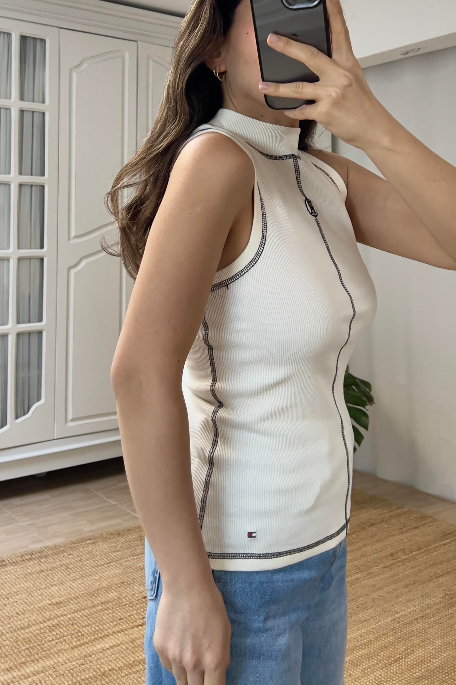 TH Ekru Logo Nakışlı Dikiş Detaylı Kolsuz Tshirt uygun fiyatlarda www.butikhola.com adresinde