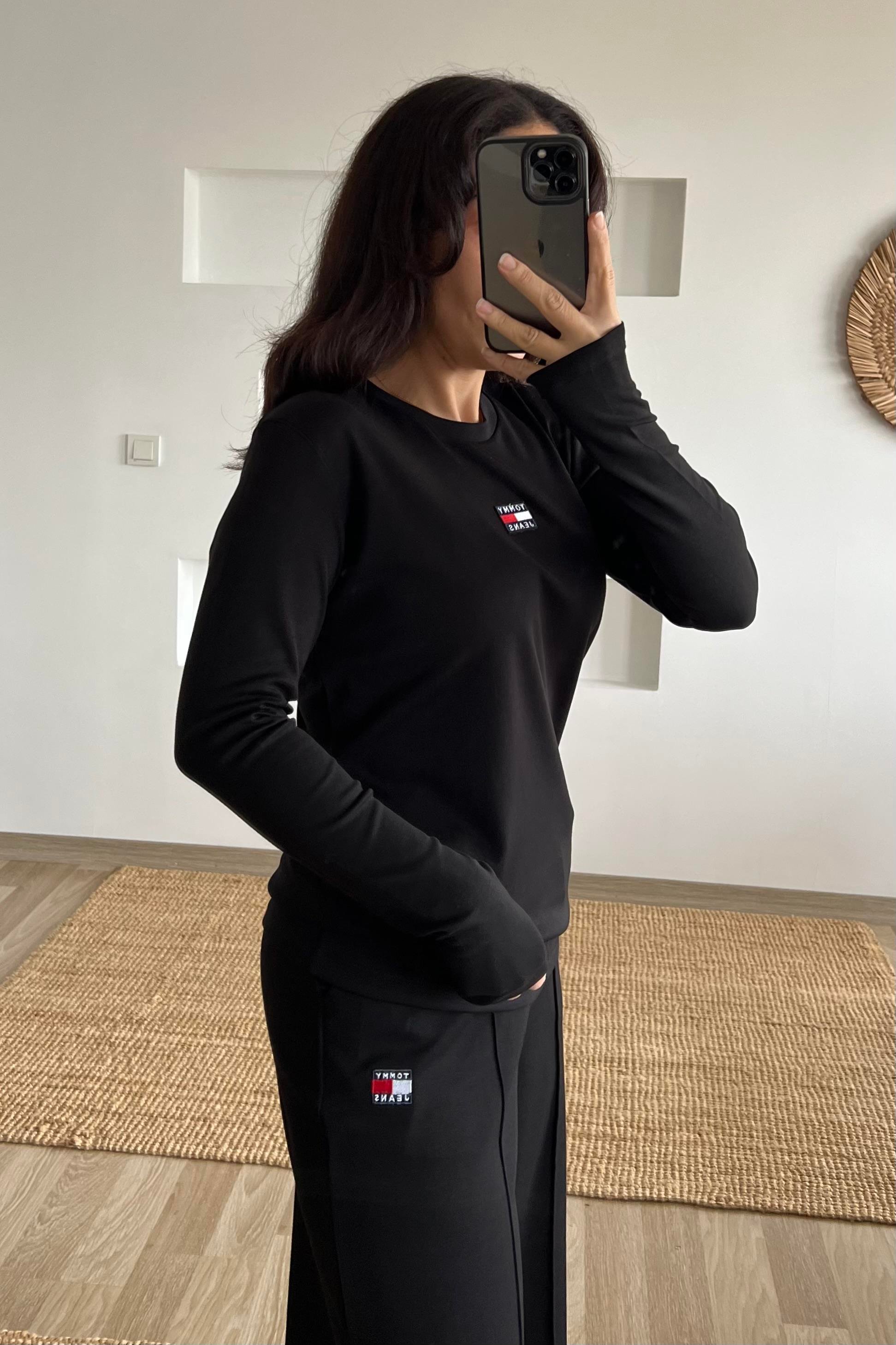 TH Siyah Logo Nakışlı Uzun Kol Bluz uygun fiyatlarda www.butikhola.com adresinde