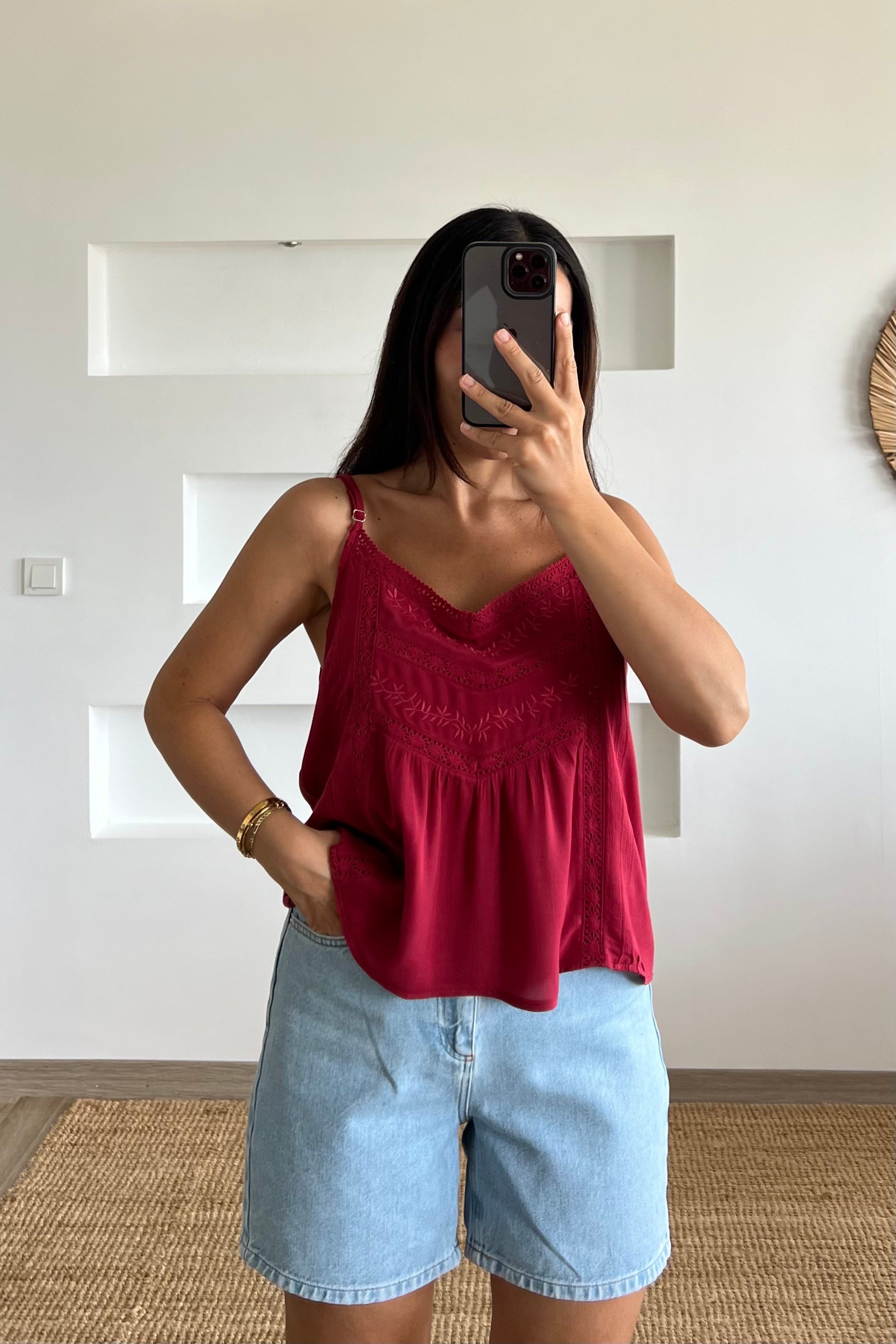 Vişne Fisto Detaylı Askılı Bluz uygun fiyatlarda www.butikhola.com adresinde