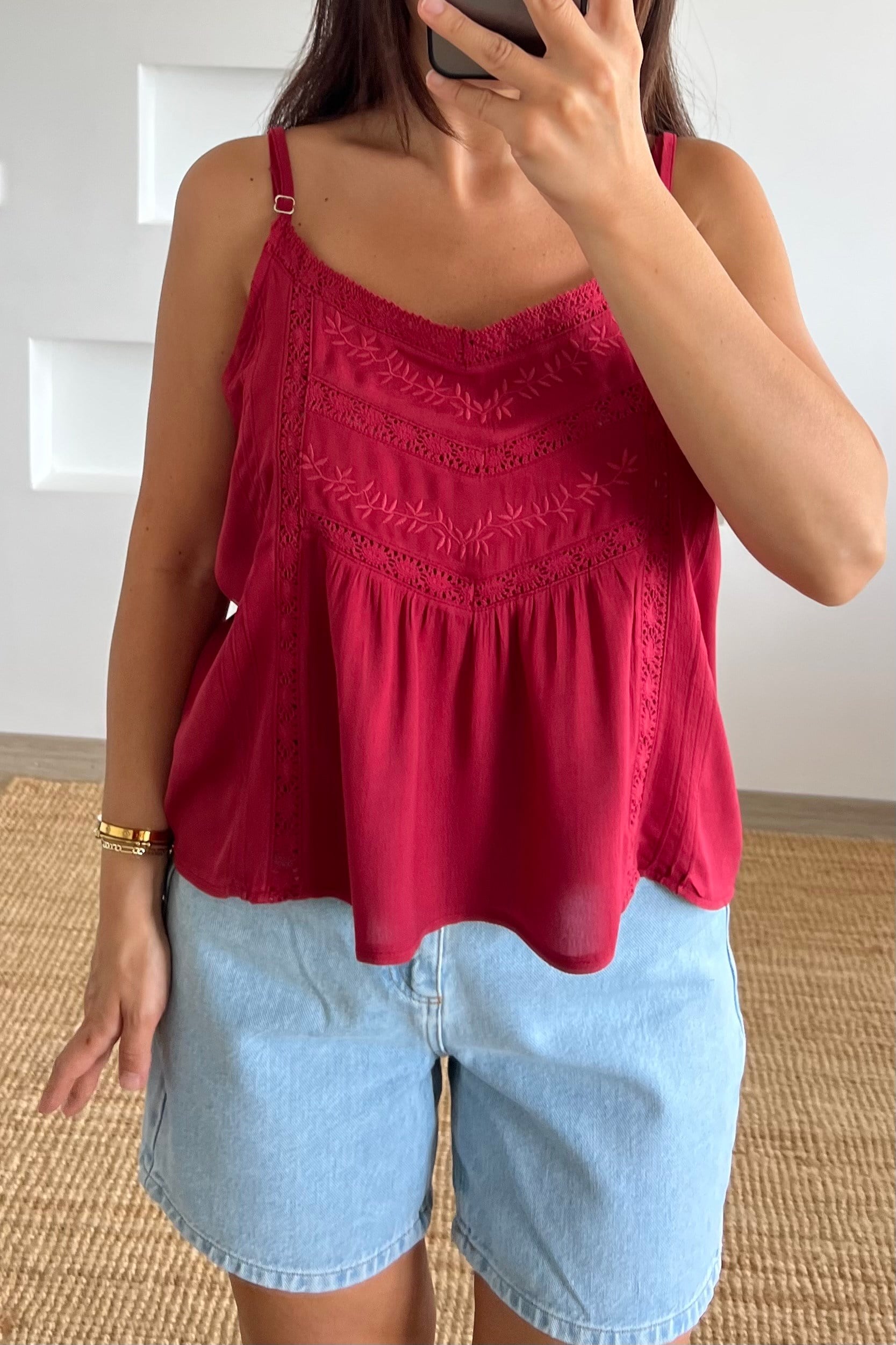 Vişne Fisto Detaylı Askılı Bluz uygun fiyatlarda www.butikhola.com adresinde