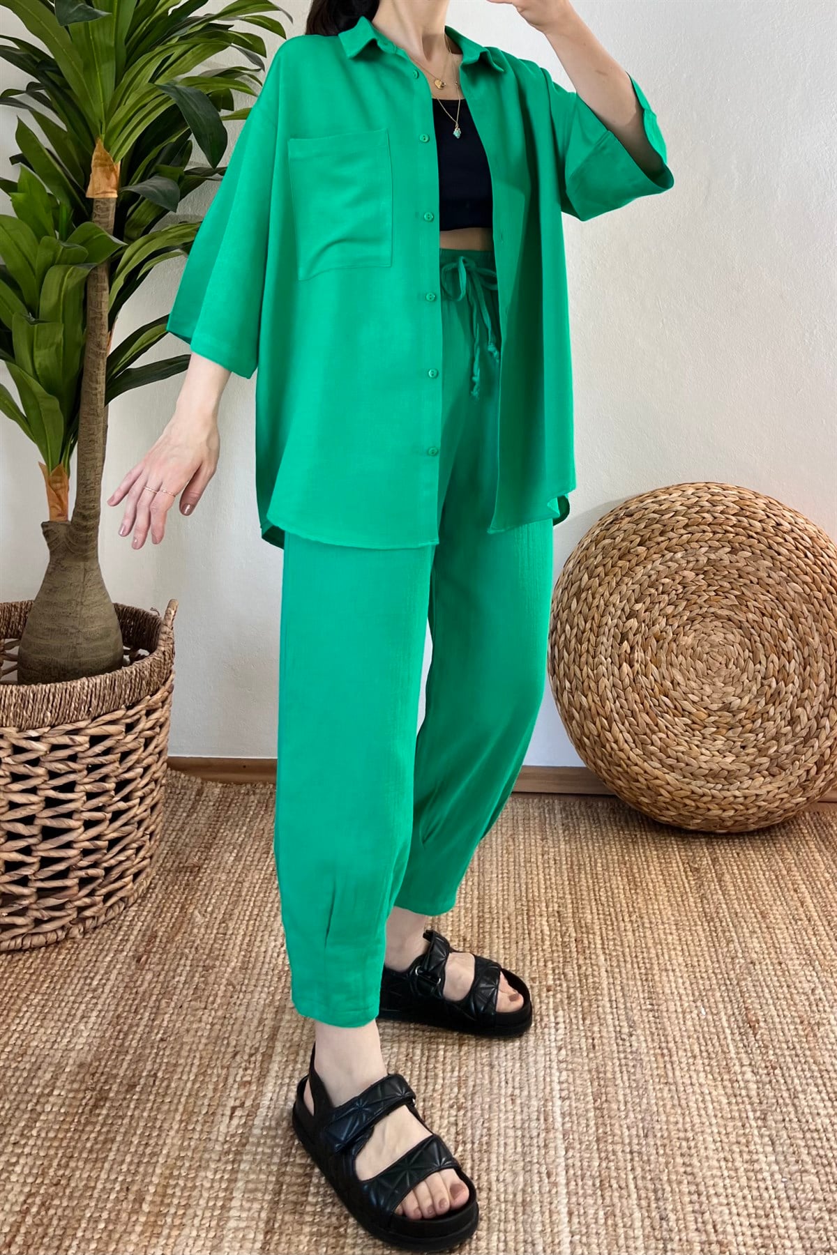 Yeşil Beli Lastikli Paçası Pilili Keten Pantolon uygun fiyatlarda www.butikhola.com adresinde