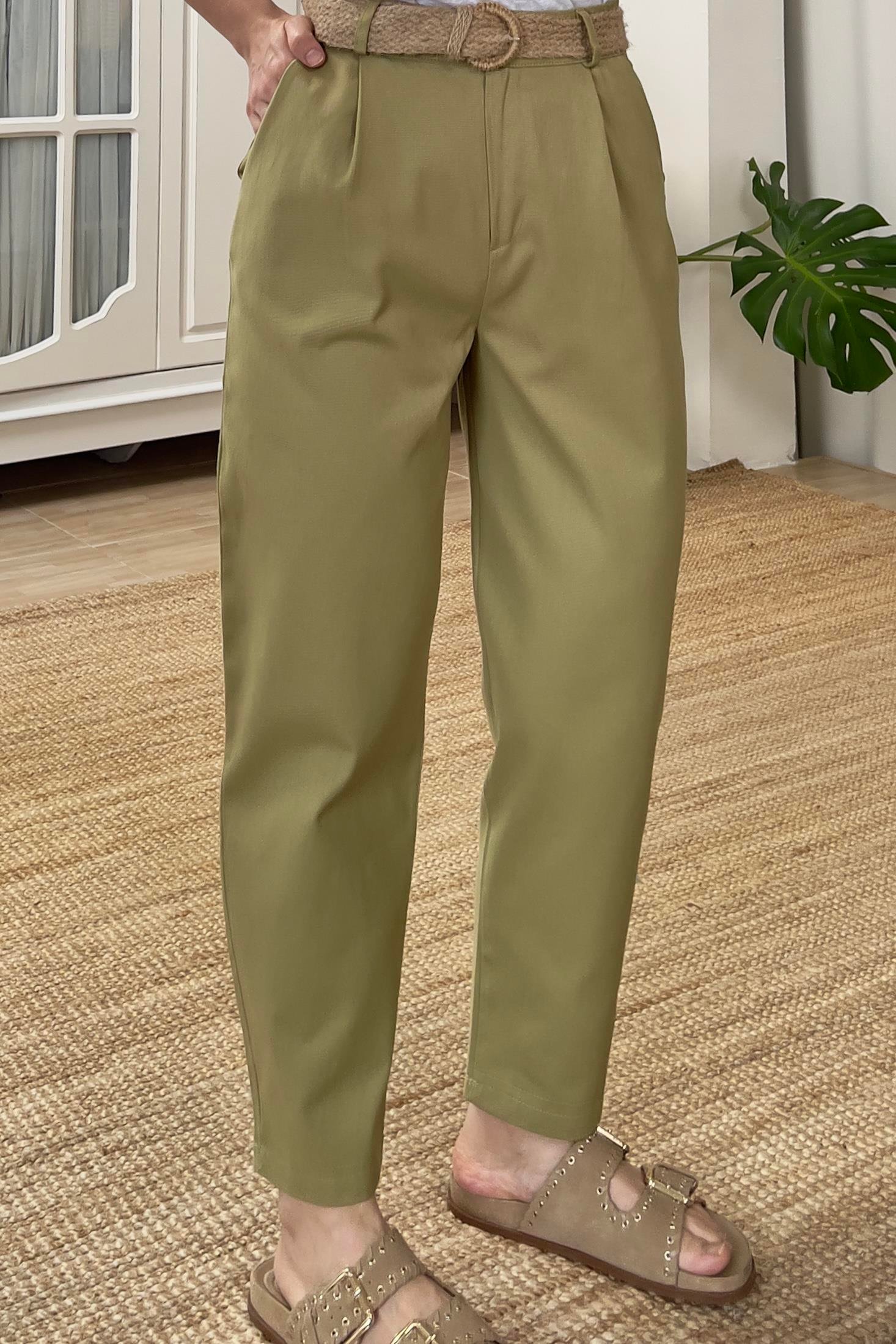 Yeşil Hasır Kemerli Havuç Kesim Pantolon uygun fiyatlarda www.butikhola.com adresinde