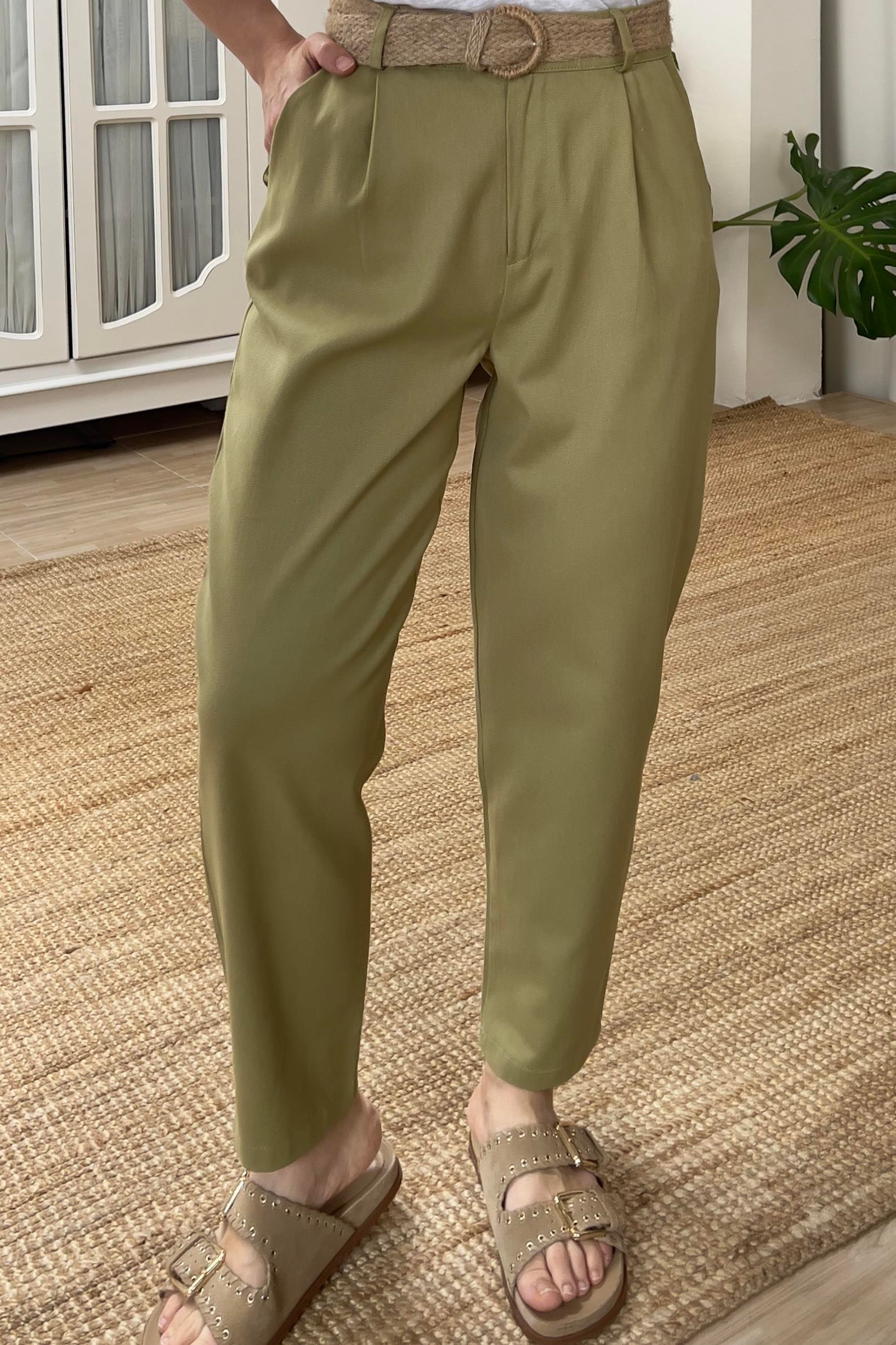 Yeşil Hasır Kemerli Havuç Kesim Pantolon uygun fiyatlarda www.butikhola.com adresinde