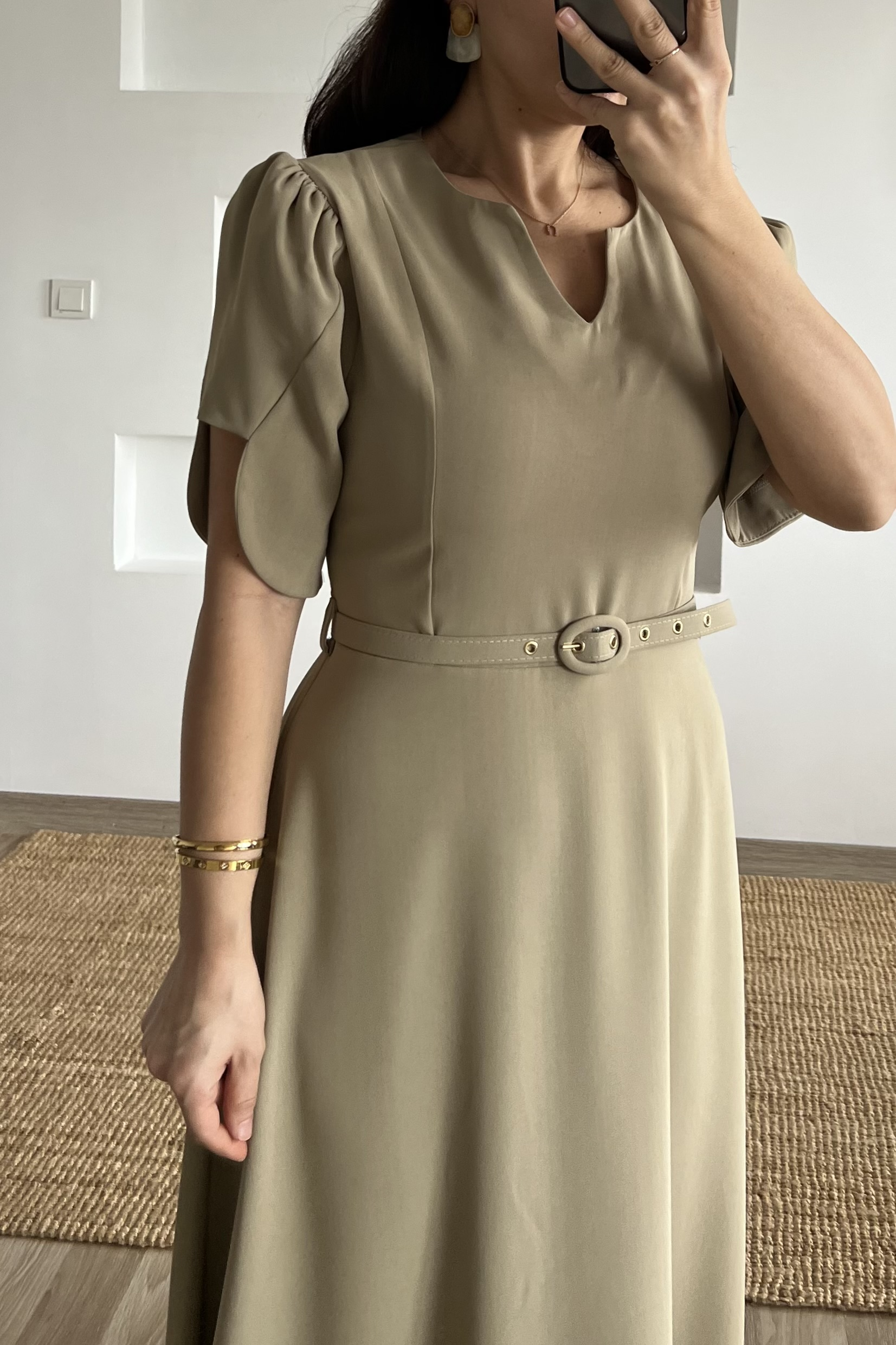 Yeşil Kemerli Asimetrik Kol Elbise uygun fiyatlarda www.butikhola.com adresinde