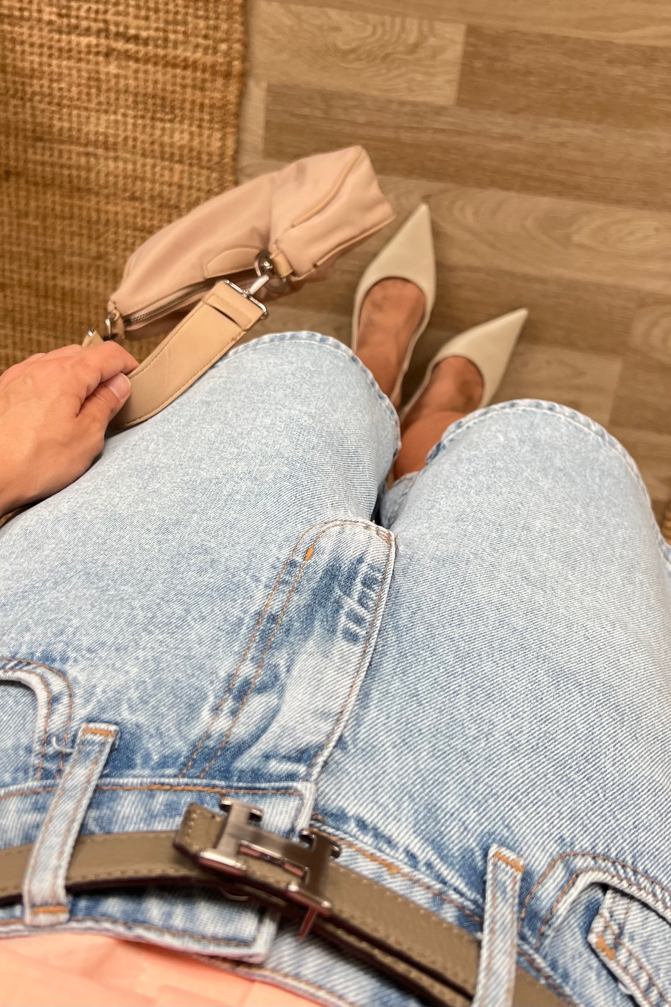 Yumuşak Dokulu Şehir Boy Jean Şort uygun fiyatlarda www.butikhola.com adresinde