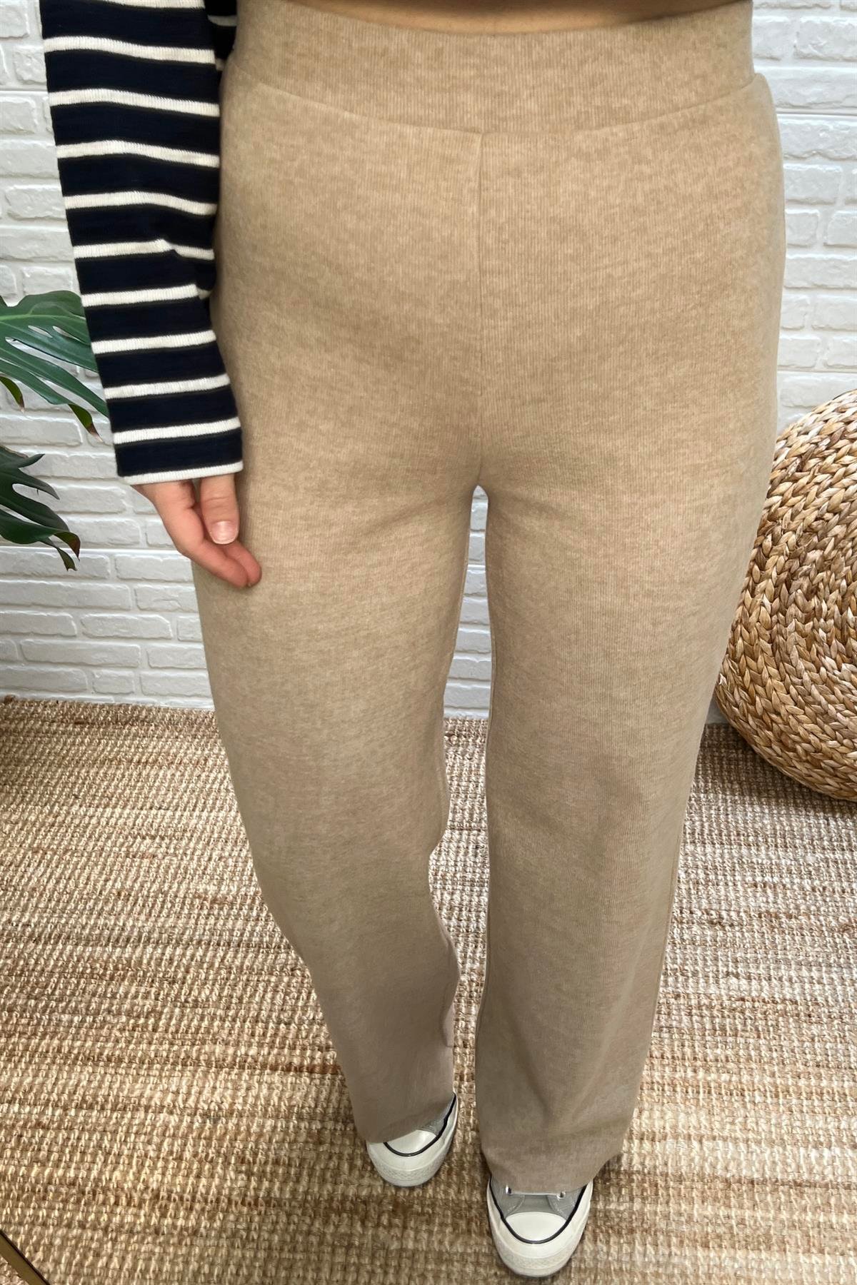 Zr Bej Yumuşak Dokulu Rahat Pantolon uygun fiyatlarda www.butikhola.com adresinde