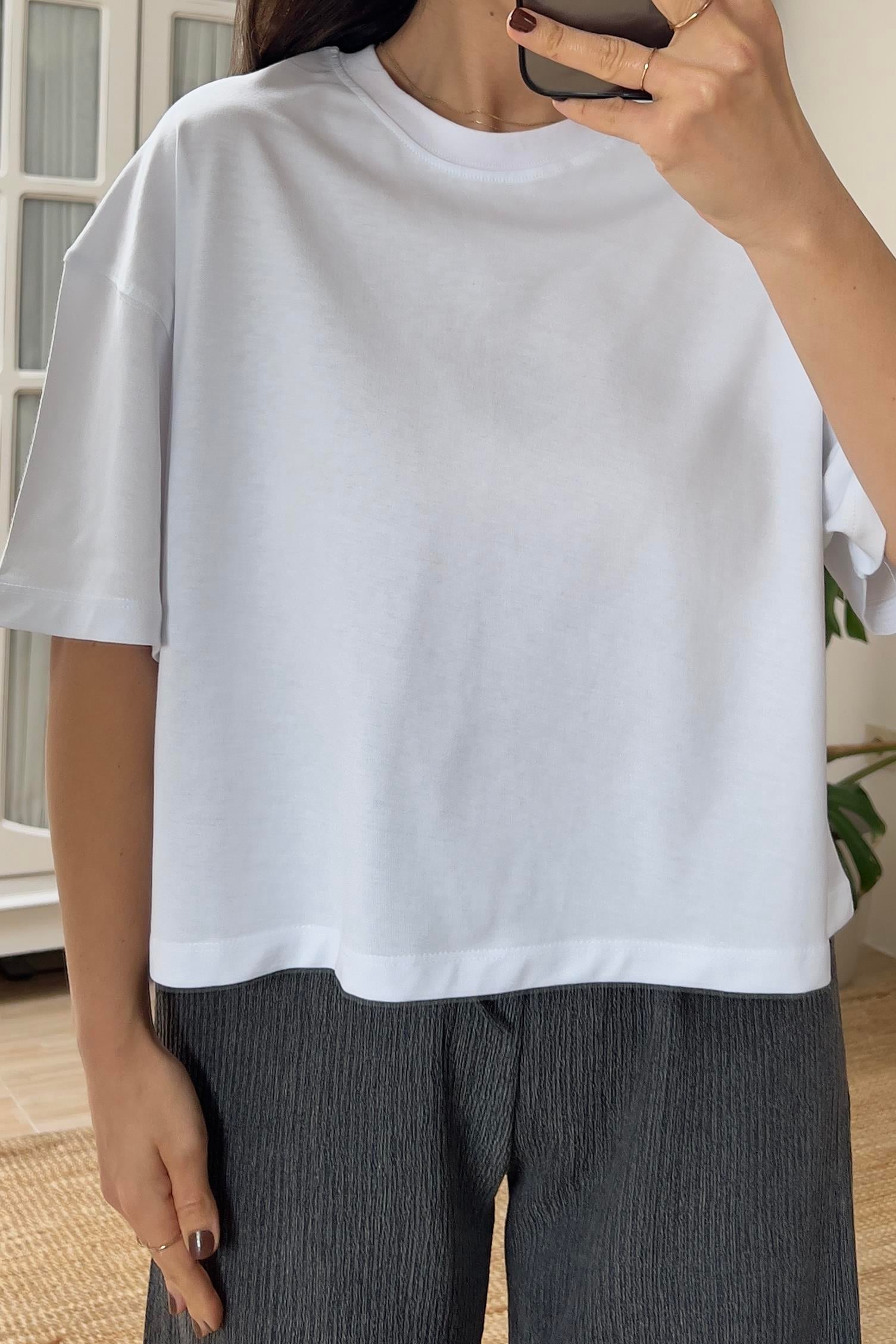 Zr Beyaz Oversize Crop Tshirt uygun fiyatlarda www.butikhola.com adresinde