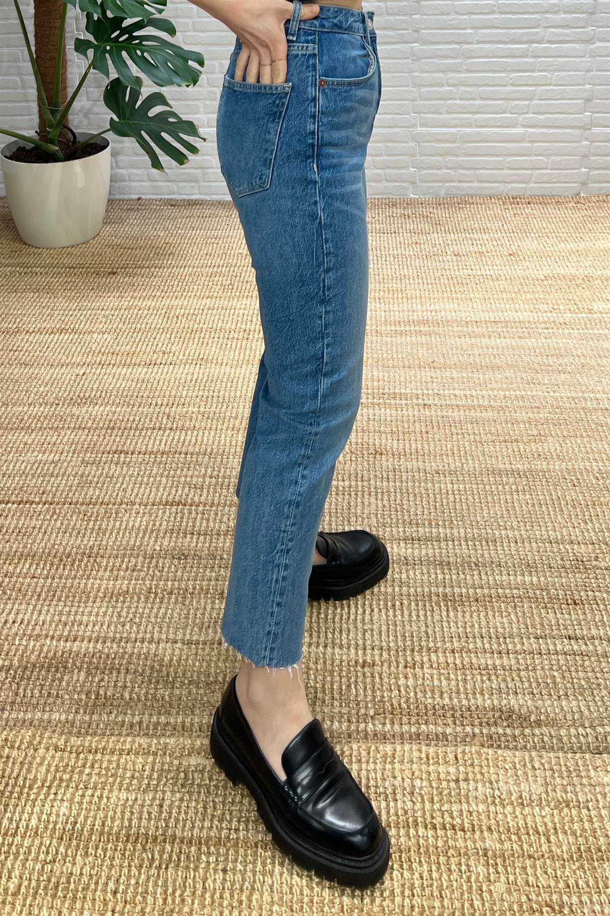 ZR Yıkamalı Mom Jean uygun fiyatlarda www.butikhola.com adresinde