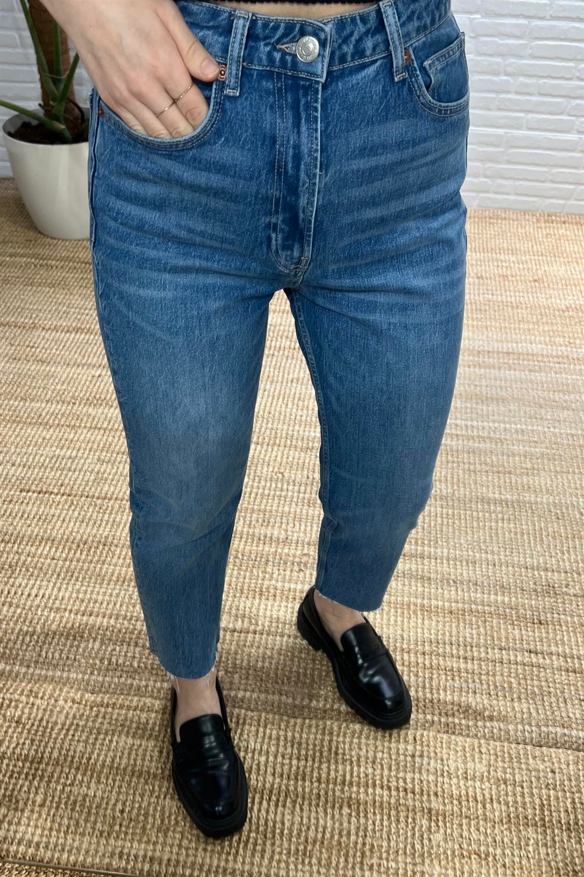 ZR Yıkamalı Mom Jean uygun fiyatlarda www.butikhola.com adresinde