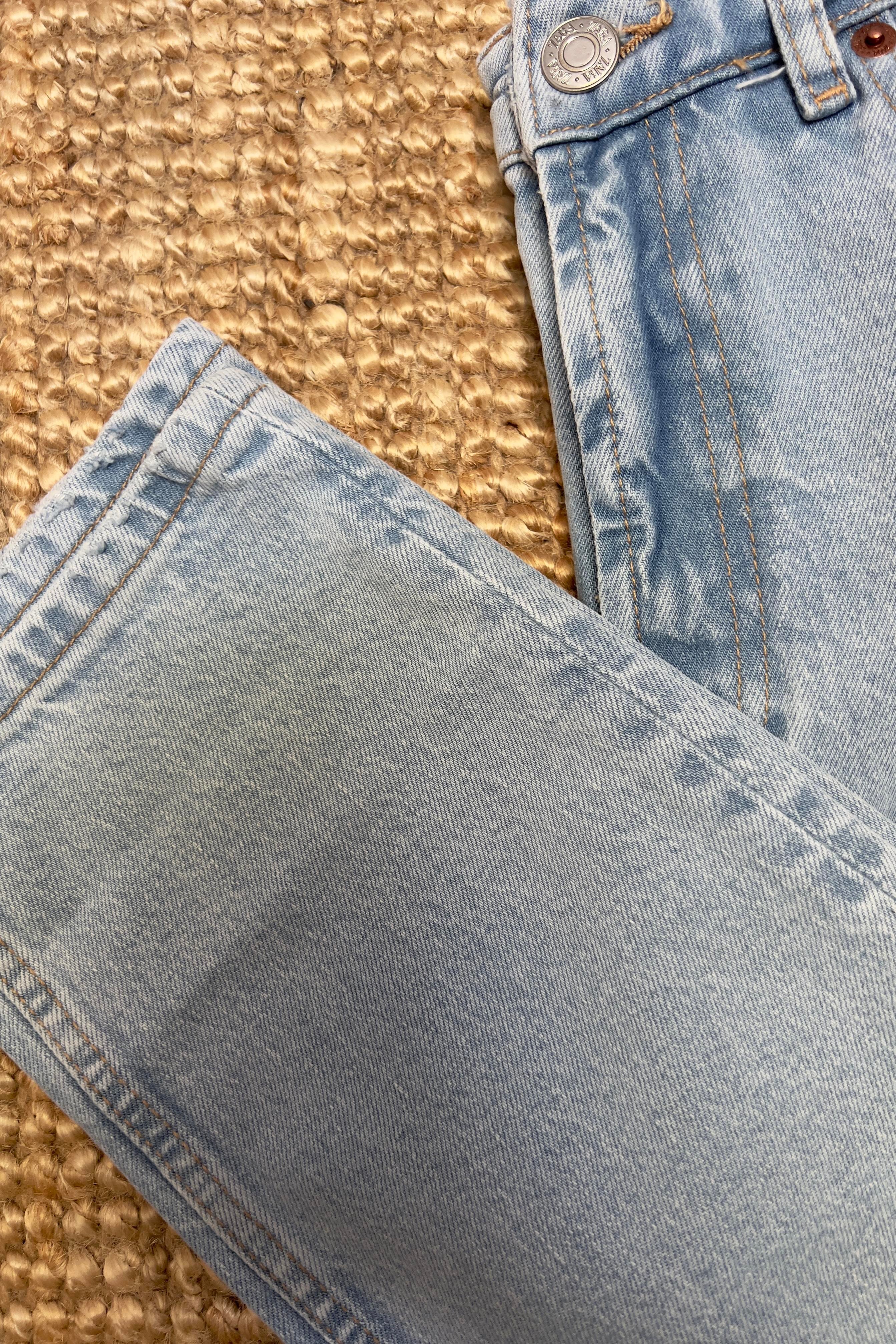 Zr Yüksek Bel Açık Mavi Mom Jean uygun fiyatlarda www.butikhola.com adresinde