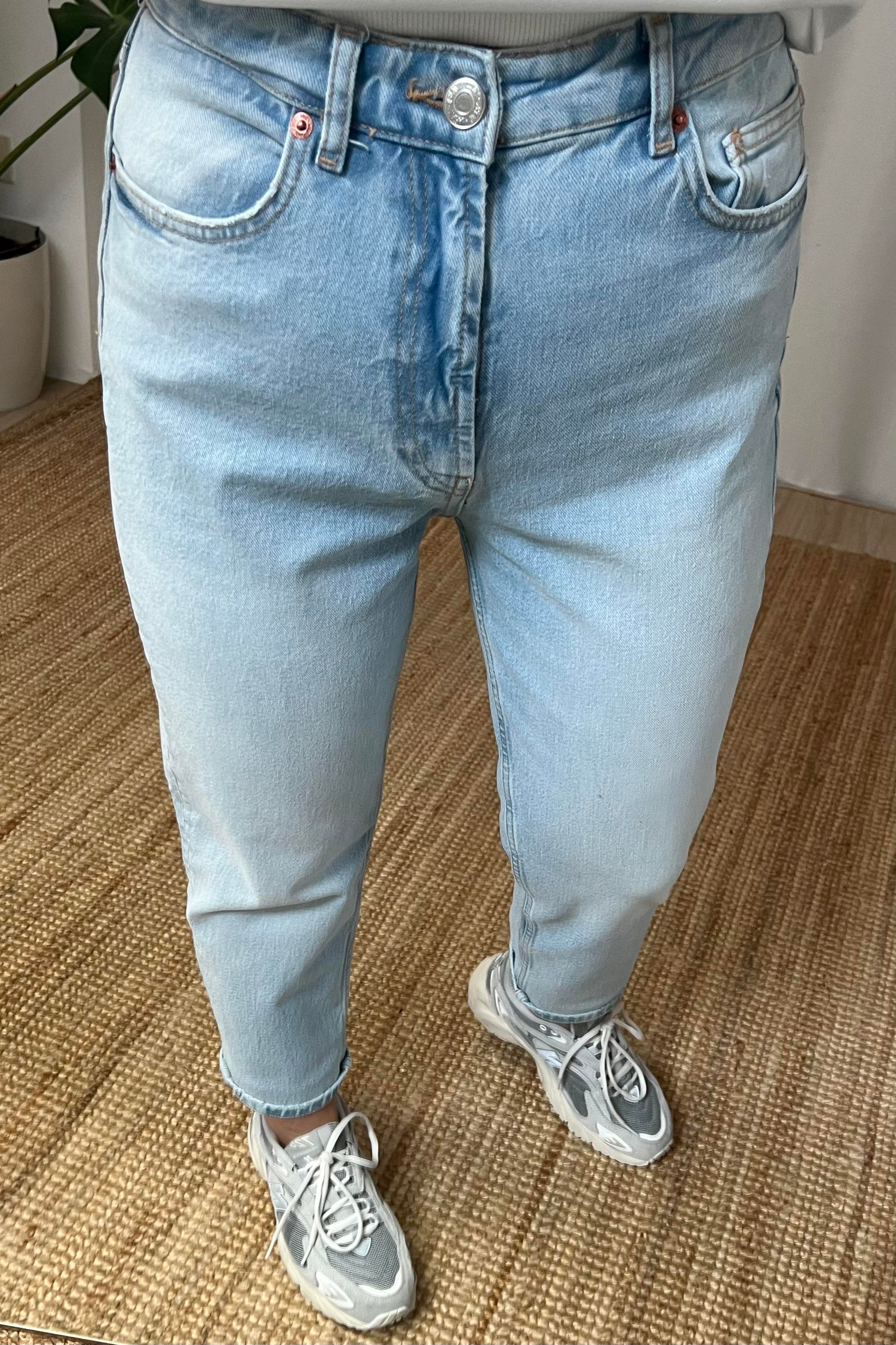 Zr Yüksek Bel Açık Mavi Mom Jean uygun fiyatlarda www.butikhola.com adresinde