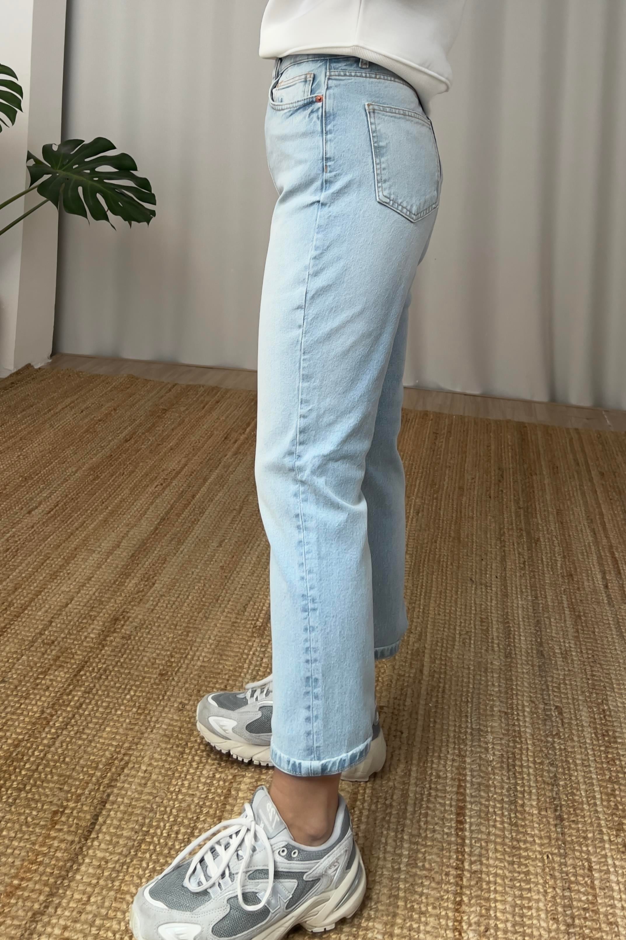 Zr Yüksek Bel Açık Mavi Mom Jean uygun fiyatlarda www.butikhola.com adresinde