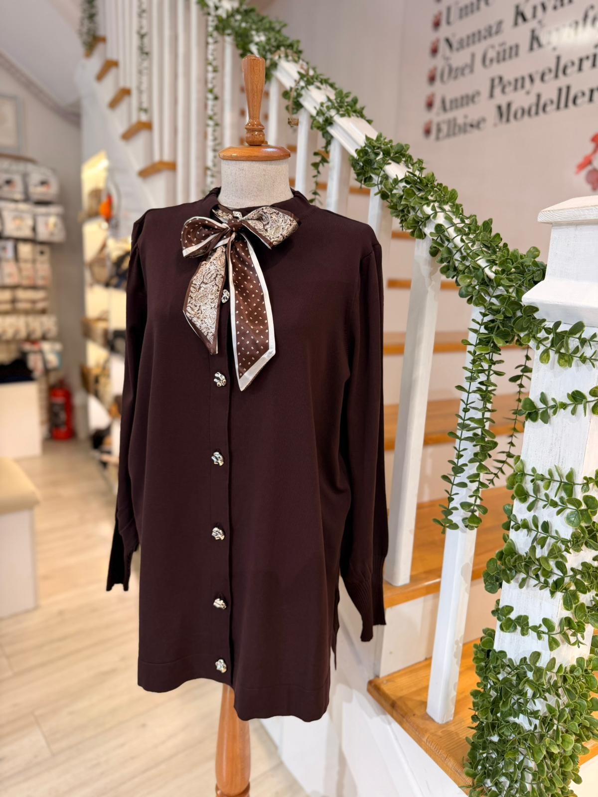 26099 KAHVE TRİKO HIRKA