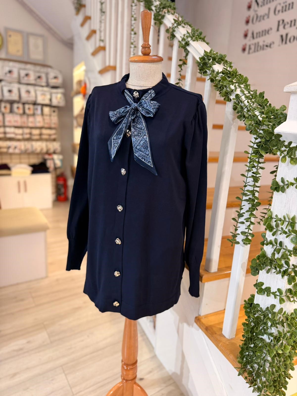 26099 LACİVERT TRİKO HIRKA